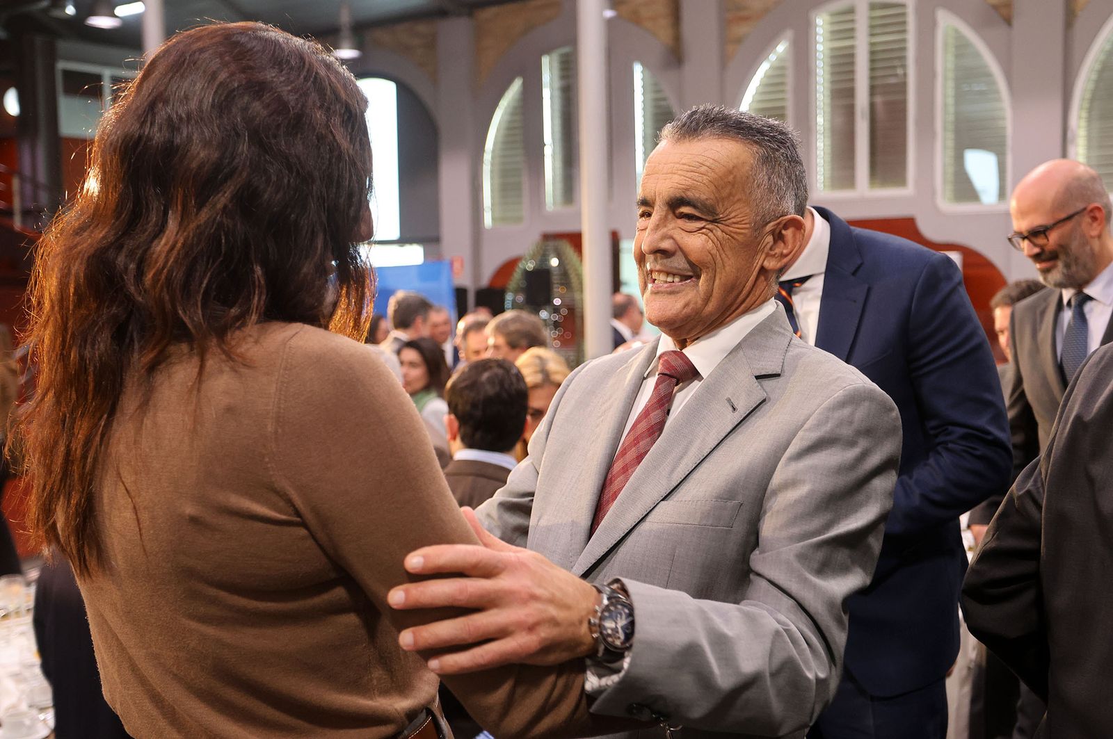 Imágenes de la recepción de los invitados al desayuno-coloquio con Jorge Paradela en el Foro Joly Andalucía