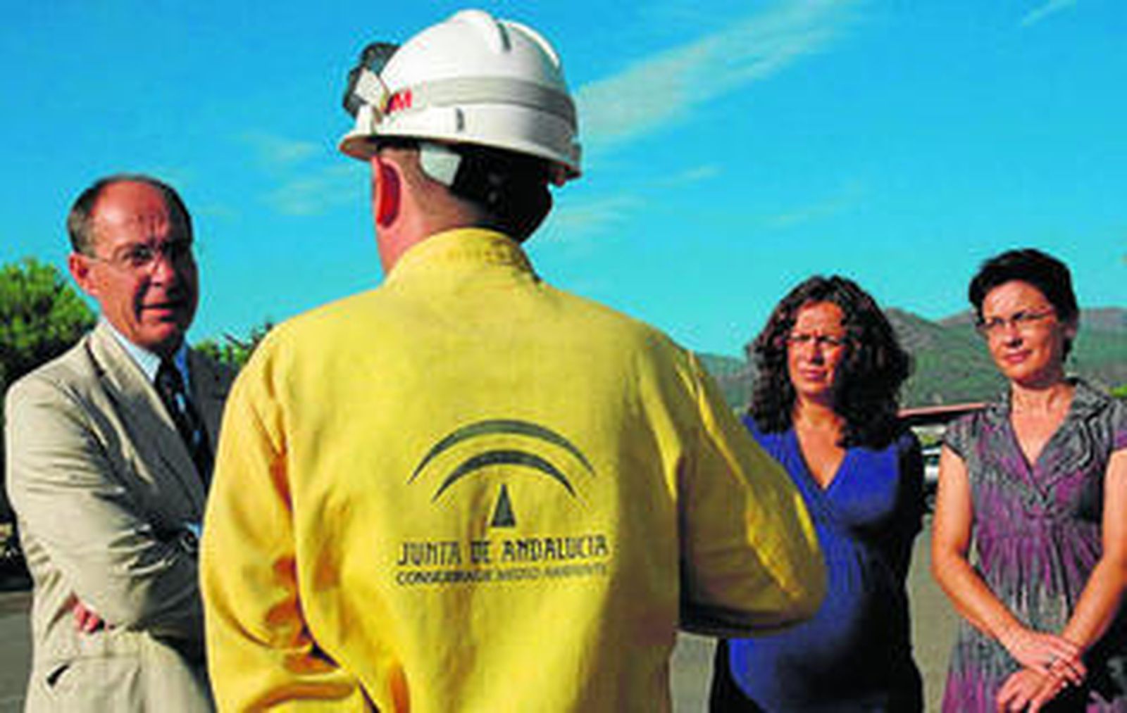 Díaz Trillo junto a las delegadas de Medio Ambiente y Gobierno durante su visita al Cedefo de Alhama.