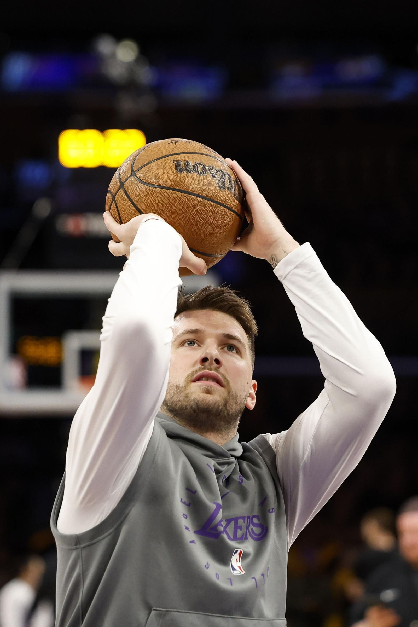 Las fotos del debut de Doncic con los Lakers