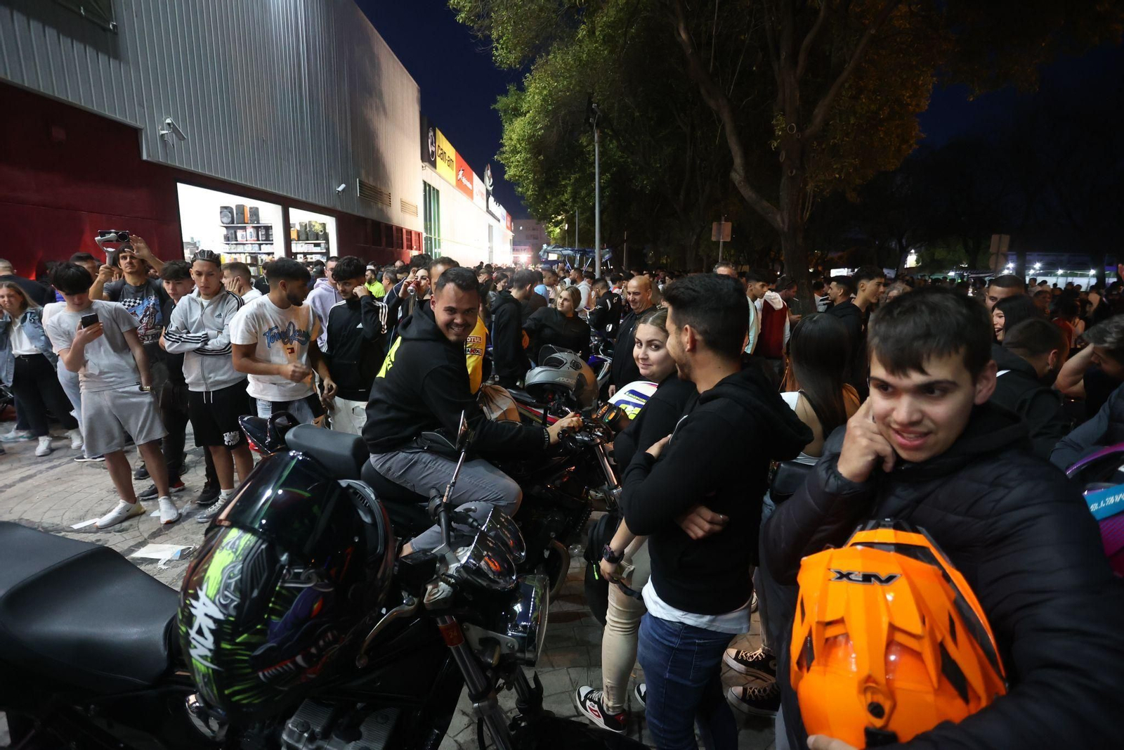 Ambiente motero en Jerez el jueves del Gran Premio de MotoGP