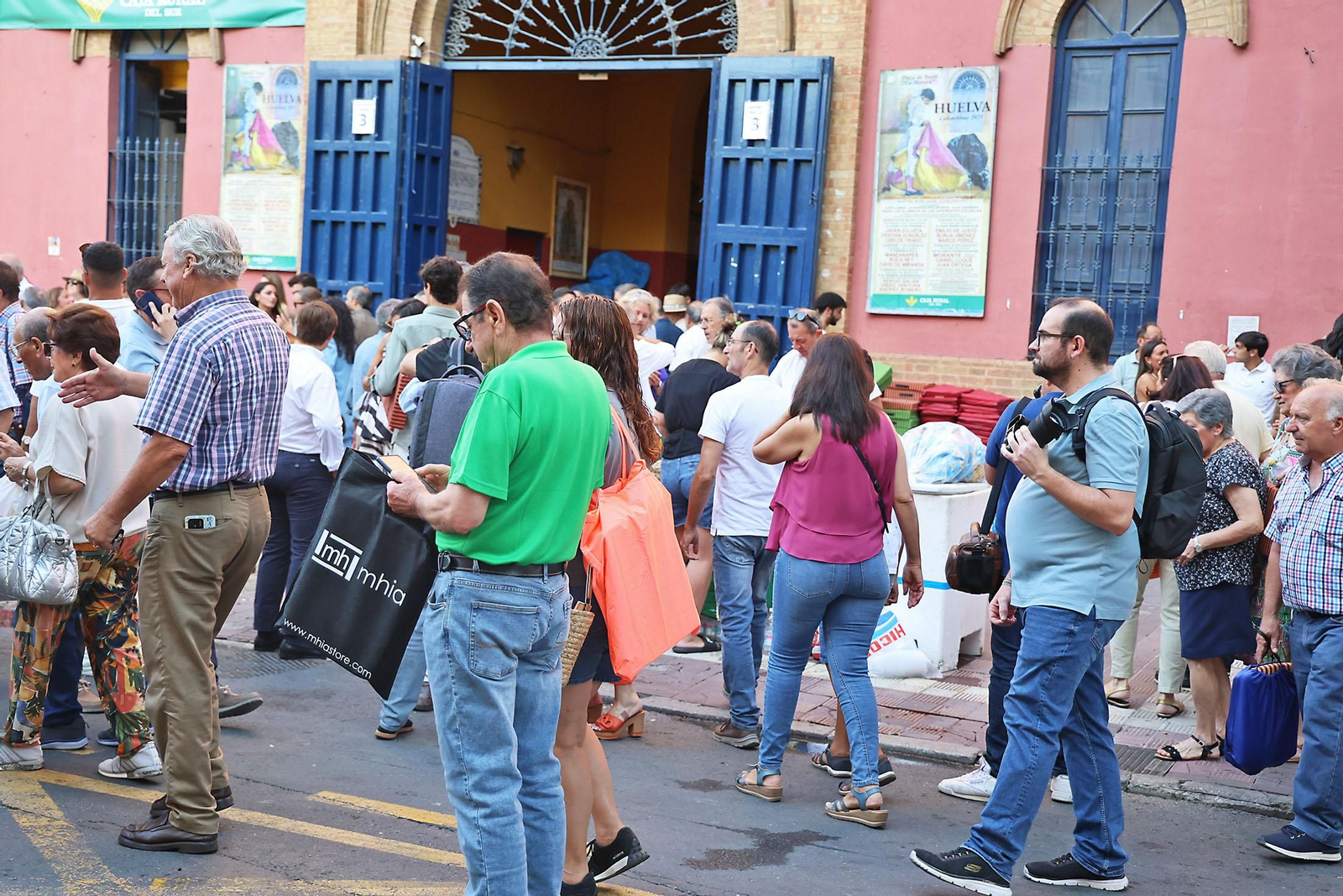 Colombinas 2025: Imágenes del ambiente en la novillada del miércoles