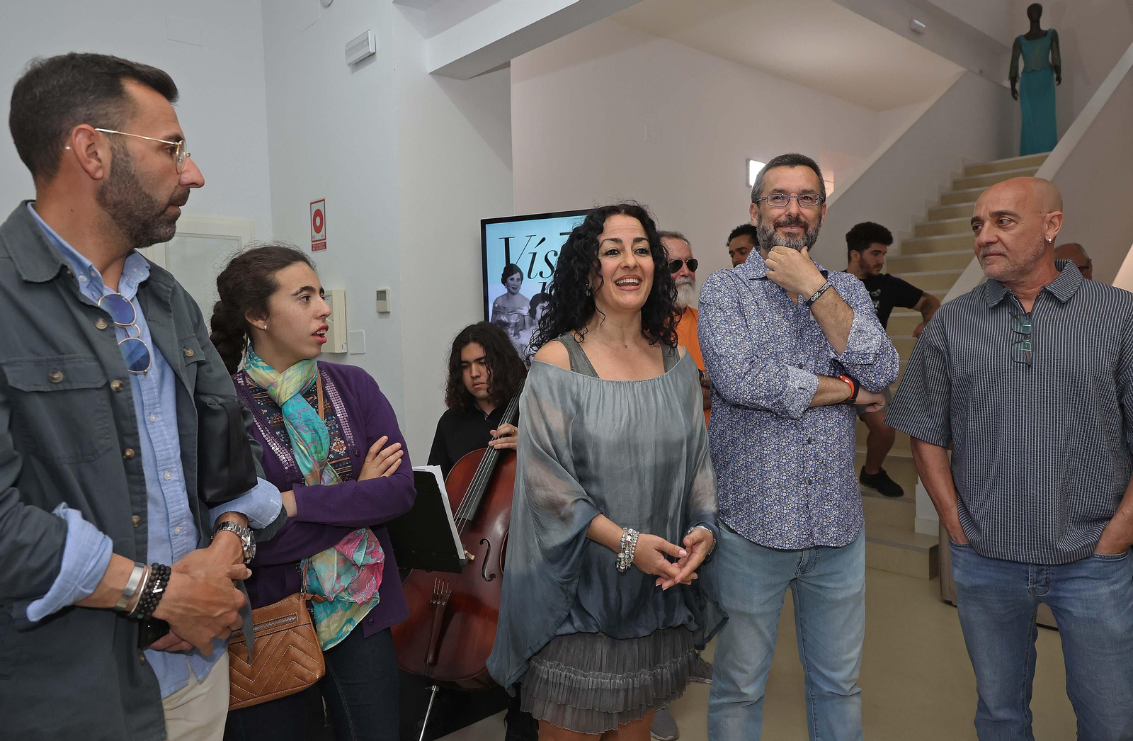 Imágenes de la inauguración de la exposición 'A punta de plata' de Javier Velasco en La Línea