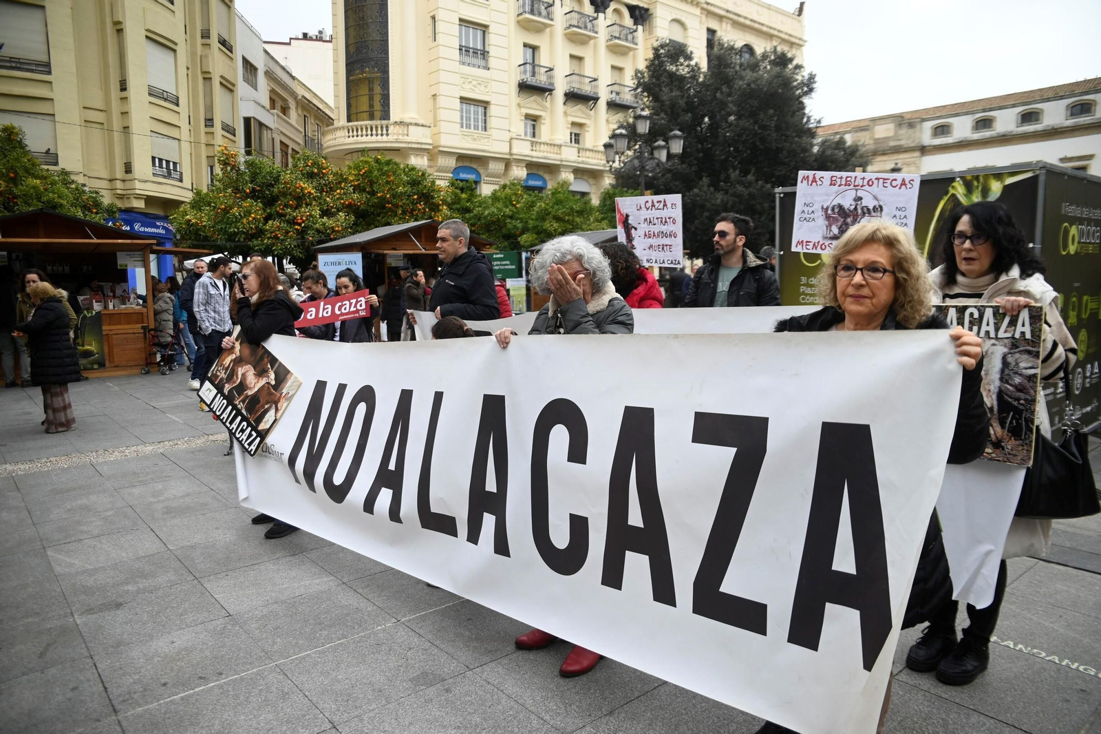 Decenas de personas exigen en Córdoba la protección de los perros utilizados para cazar