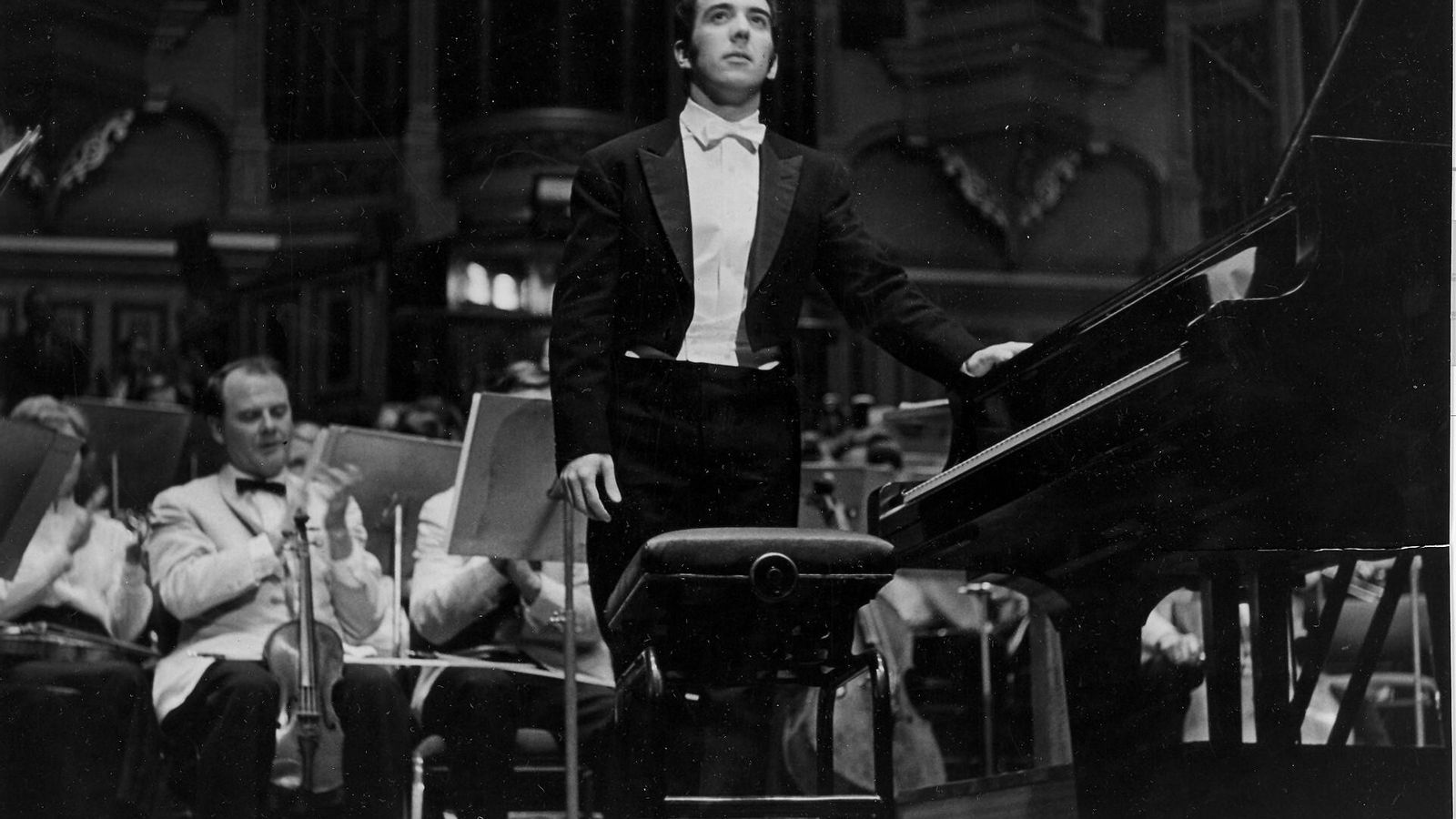 Con la Sydney Symphony Orchestra en 1971. Con la Sydney Symphony Orchestra en 1971.