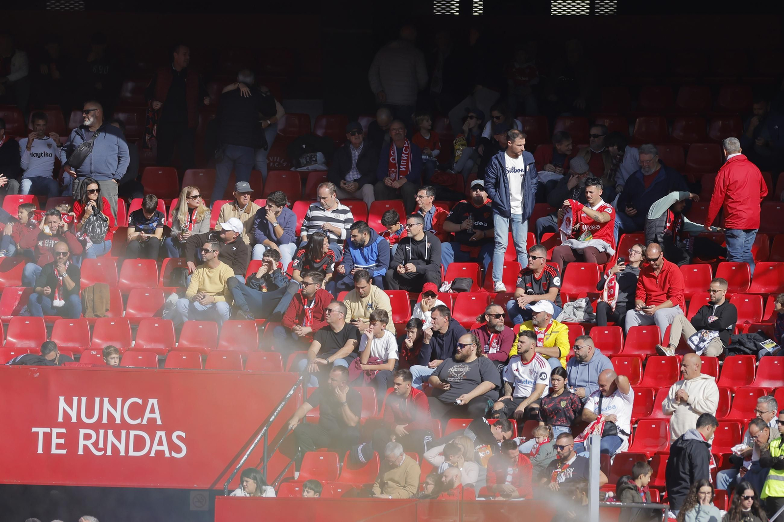 Búscate en las fotos del Sevilla - Oviedo