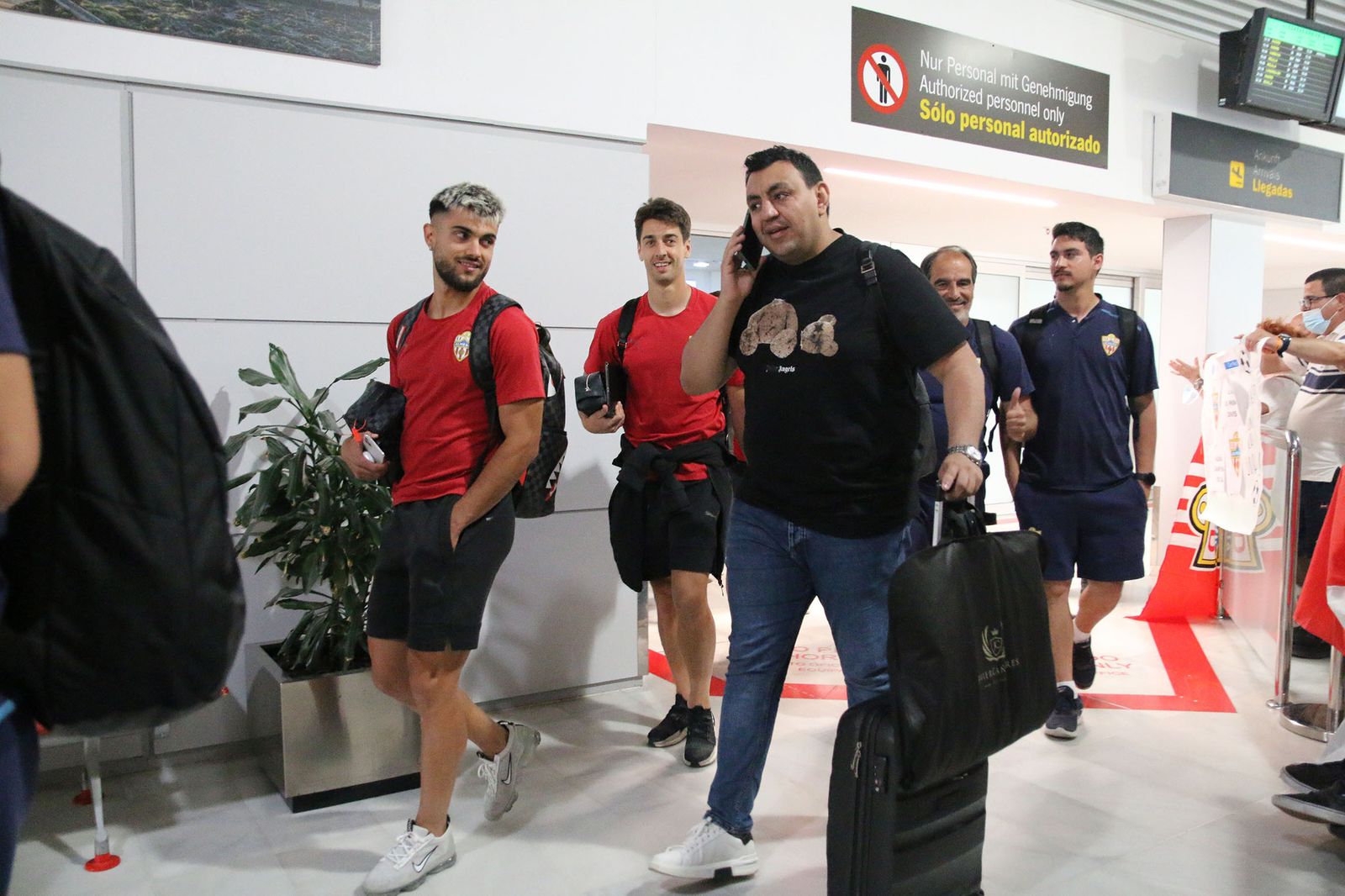 Fotogalería de la llegada de la UDA al aeropuerto de Almería