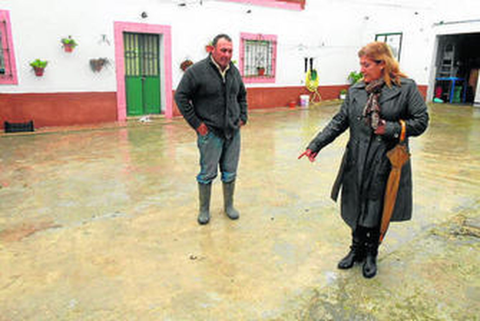 Propietarios de una casa asaltada en Puerto Real.