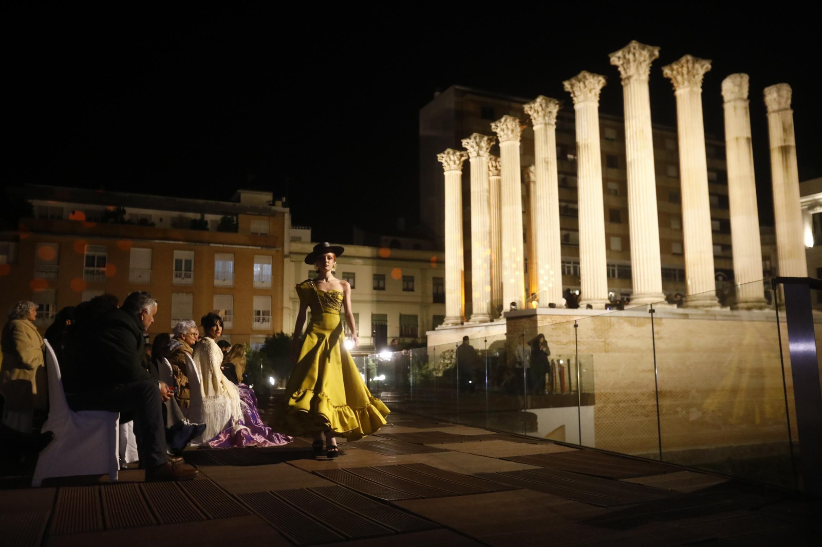 Las mejores imágenes del desfile de Mancini en el Templo Romano de Córdoba