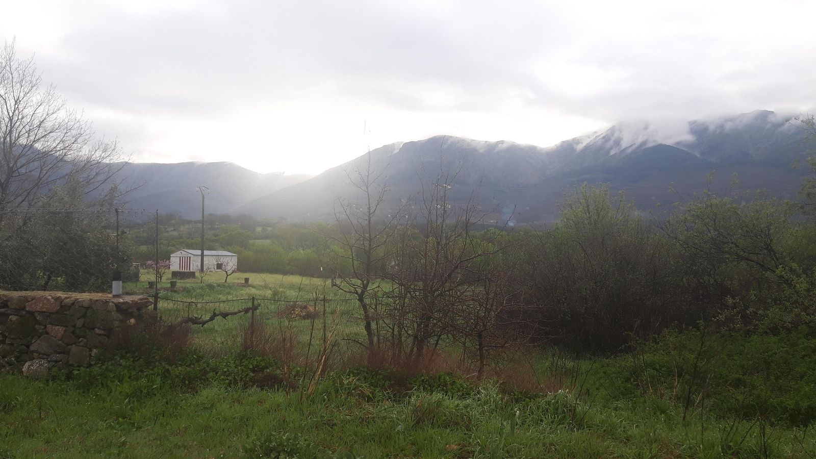 Las montañas nos brindarán un bonito amanecer en esta etapa.