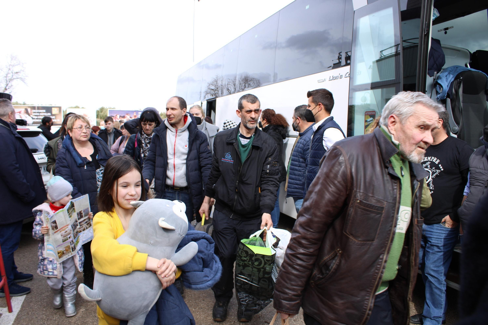 Llegada del autobús con 51 ucranianos a Loja.