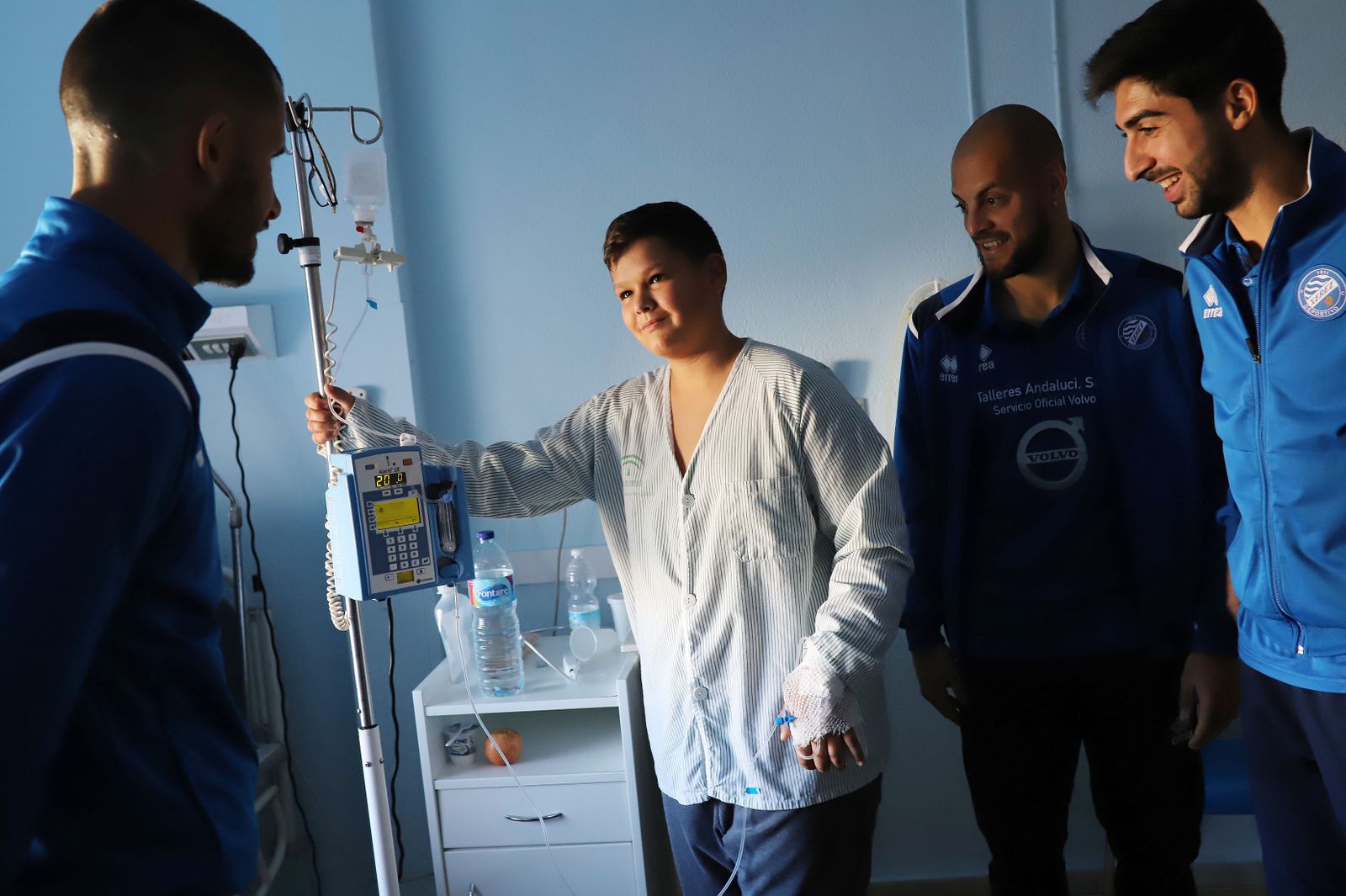 Enrega de regalos a los niños del Hospital del Xerez DFC