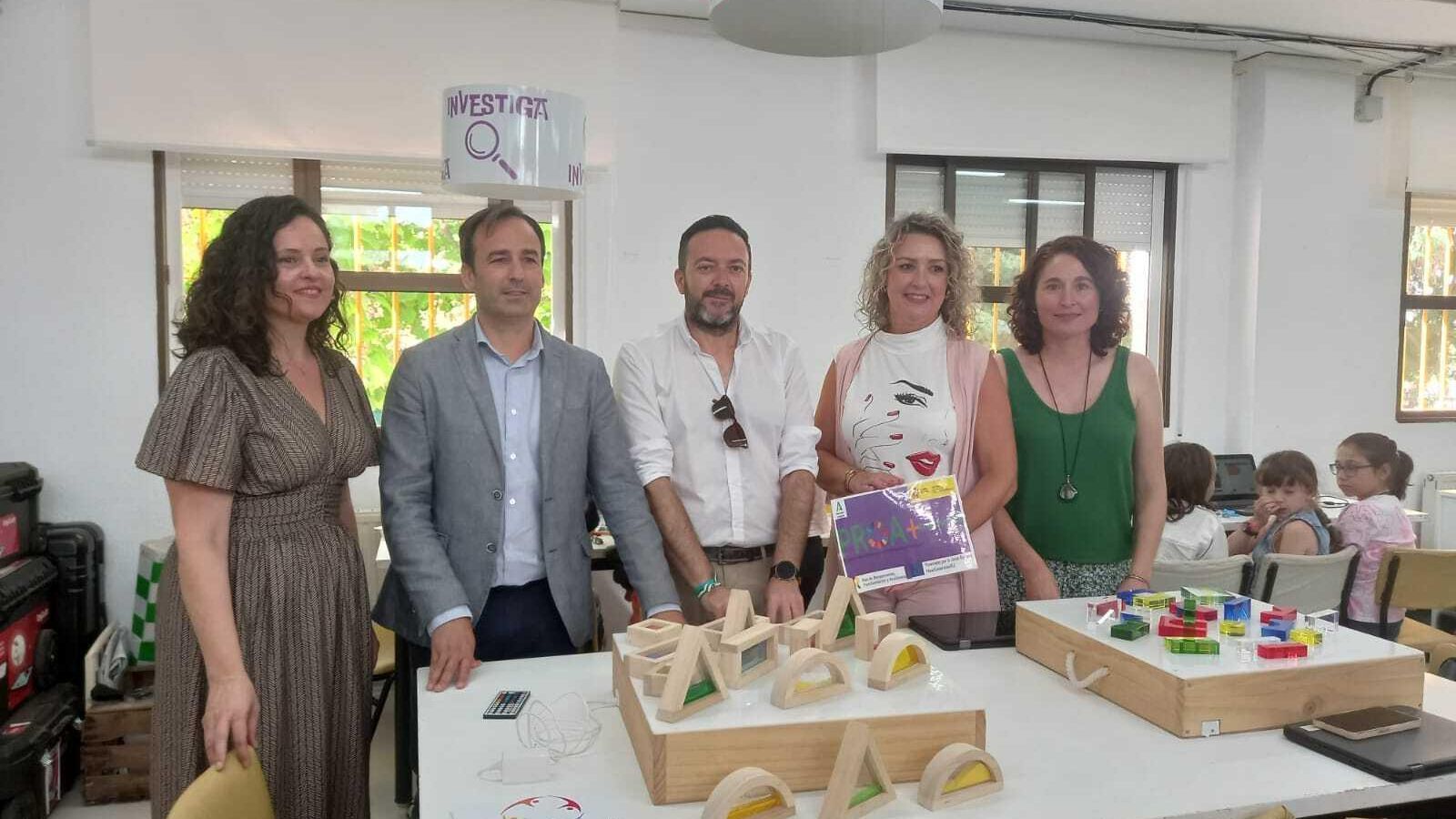 El delegado territorial de Desarrollo Educativo y FP, Carlos Soriano, ha inaugurado las Aulas del Futuro de Fuenteheridos y Castaño del Robledo.