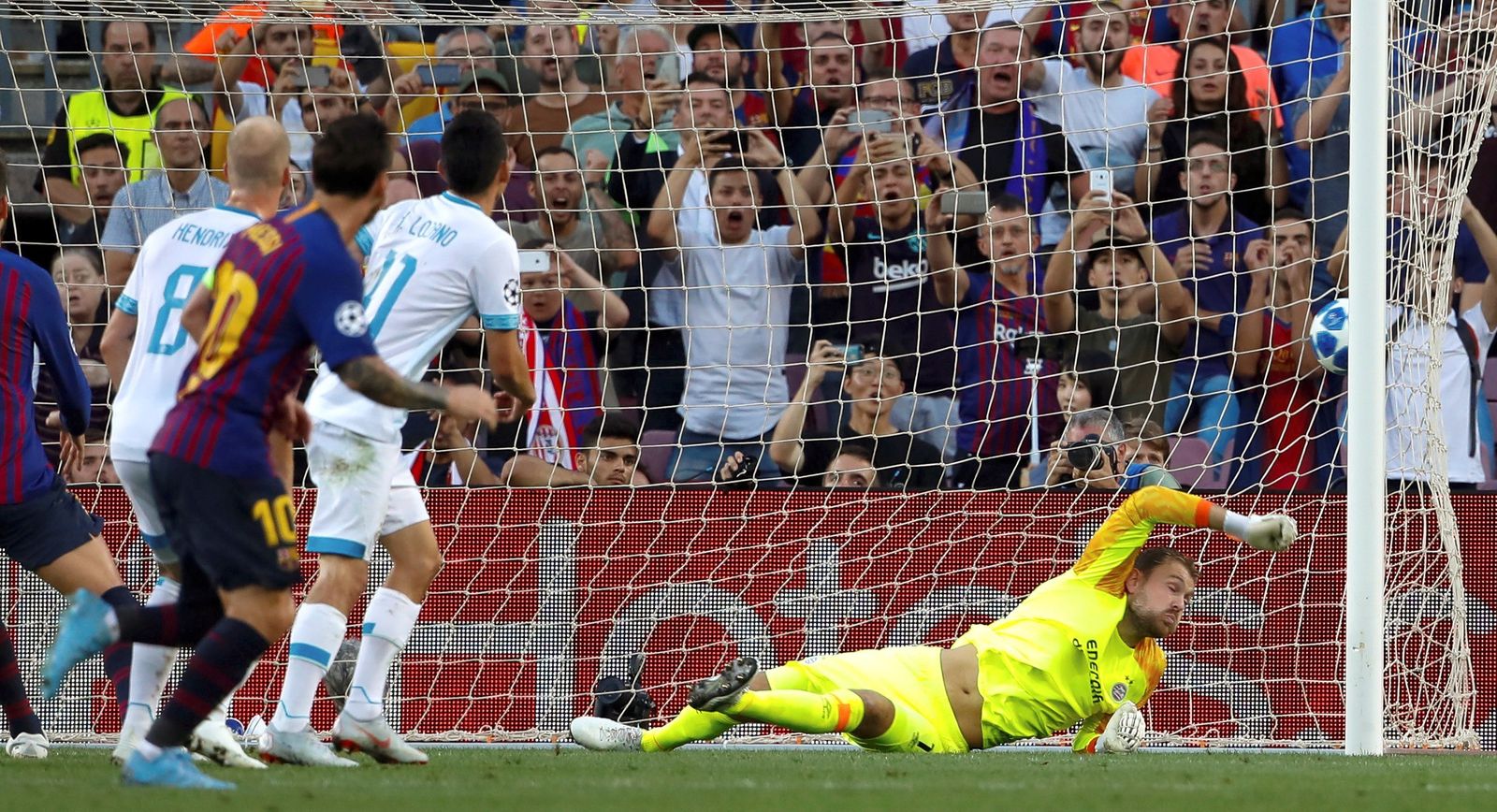 Las imágenes del Barcelona-PSV