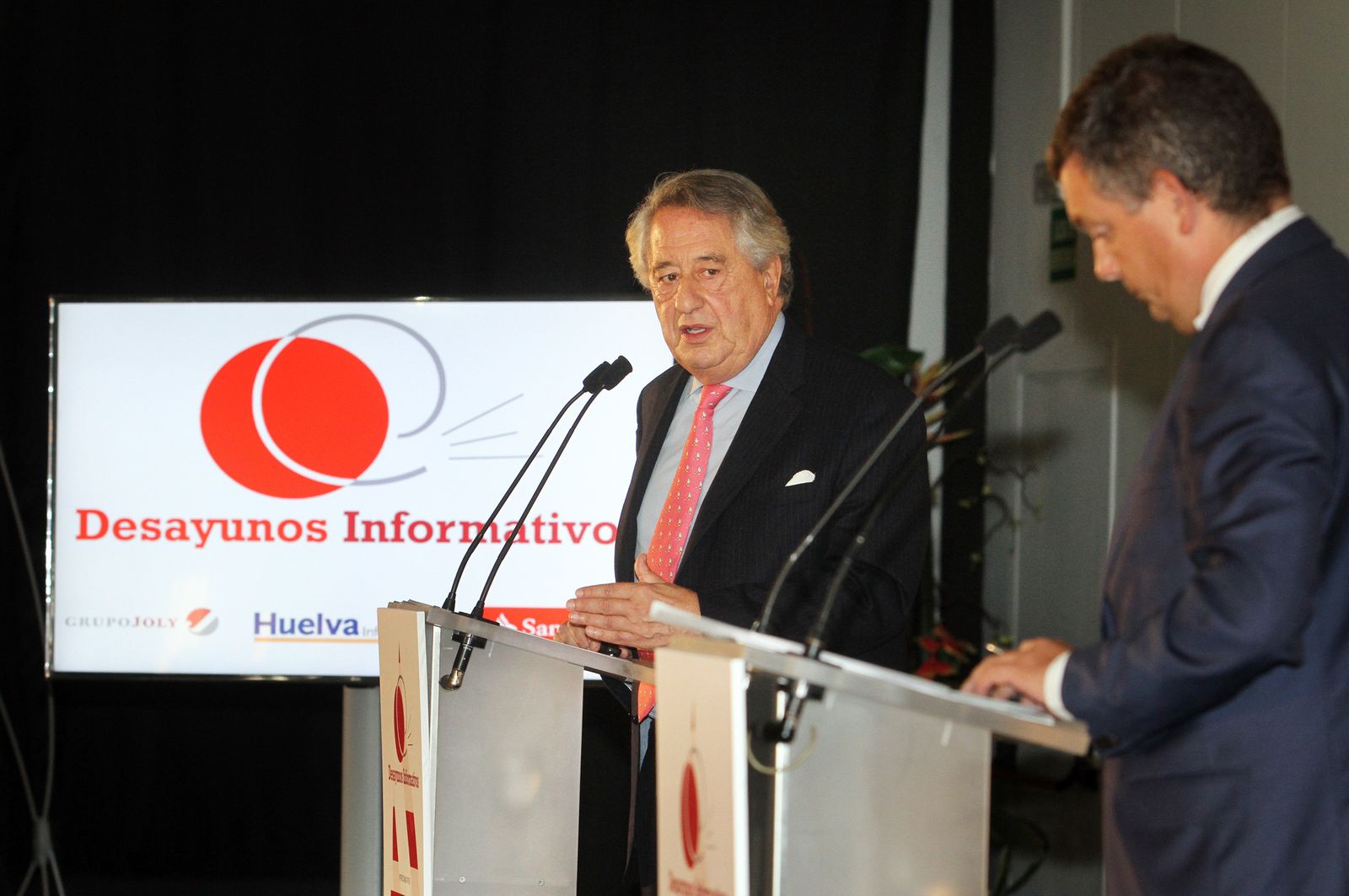 Imágenes del Desayuno Informativo del Grupo Joly con Javier Targhetta