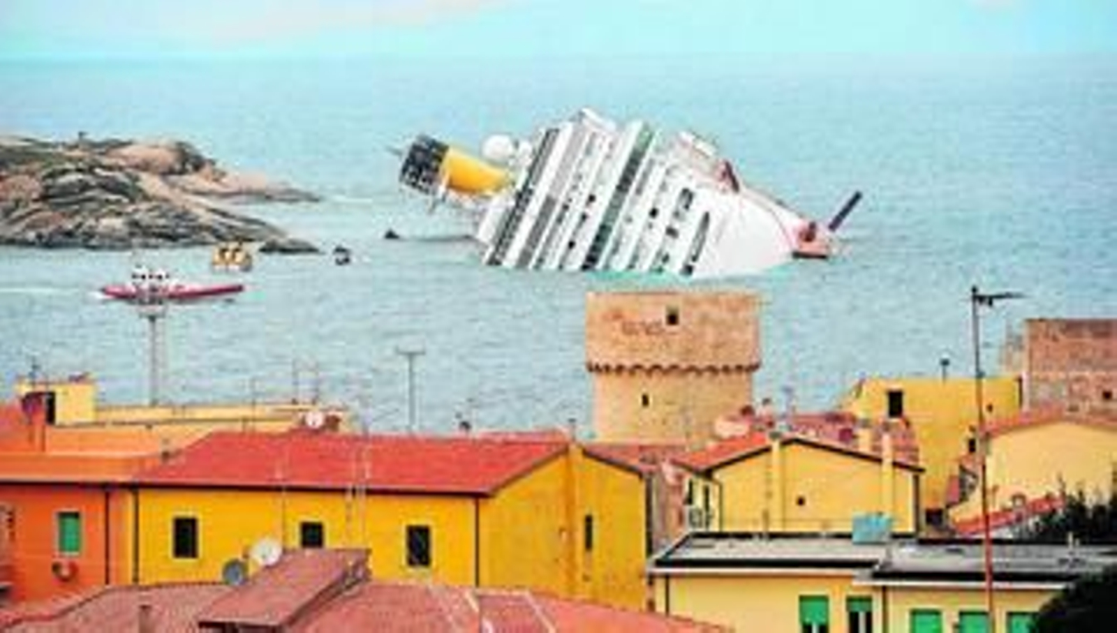 Una imagen del crucero tomada ayer desde la pequeña isla de Giglio.