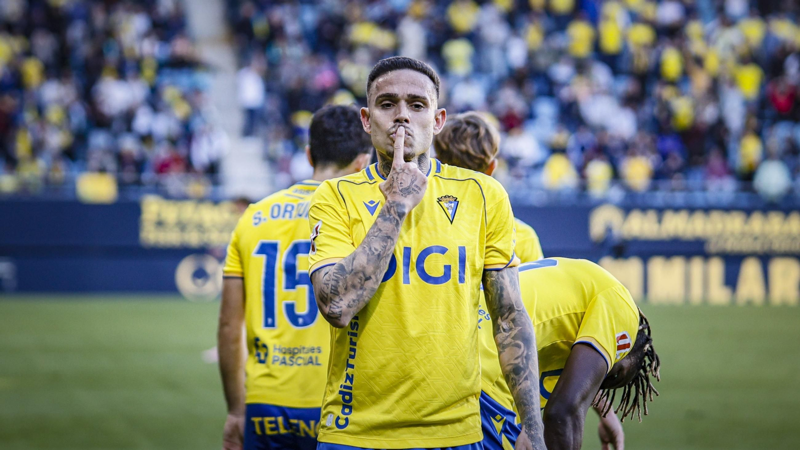 Búscate entre las imágenes del partido de fútbol Cádiz CF - Racing de Santander