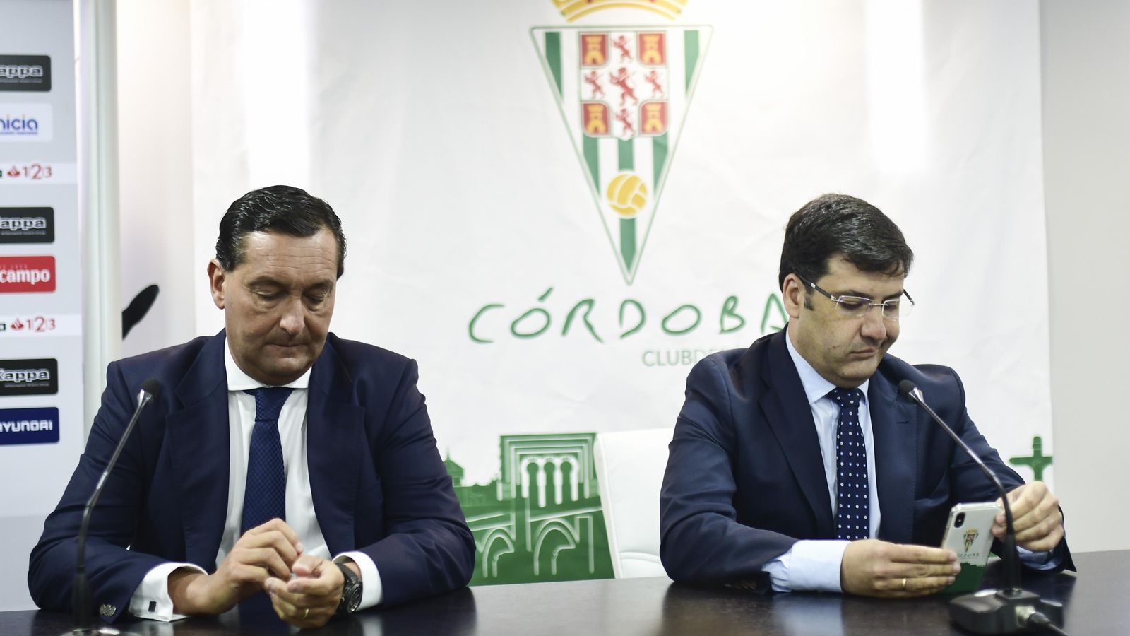 Alfredo García Amado y Jesús León, en una comparecencia pública.