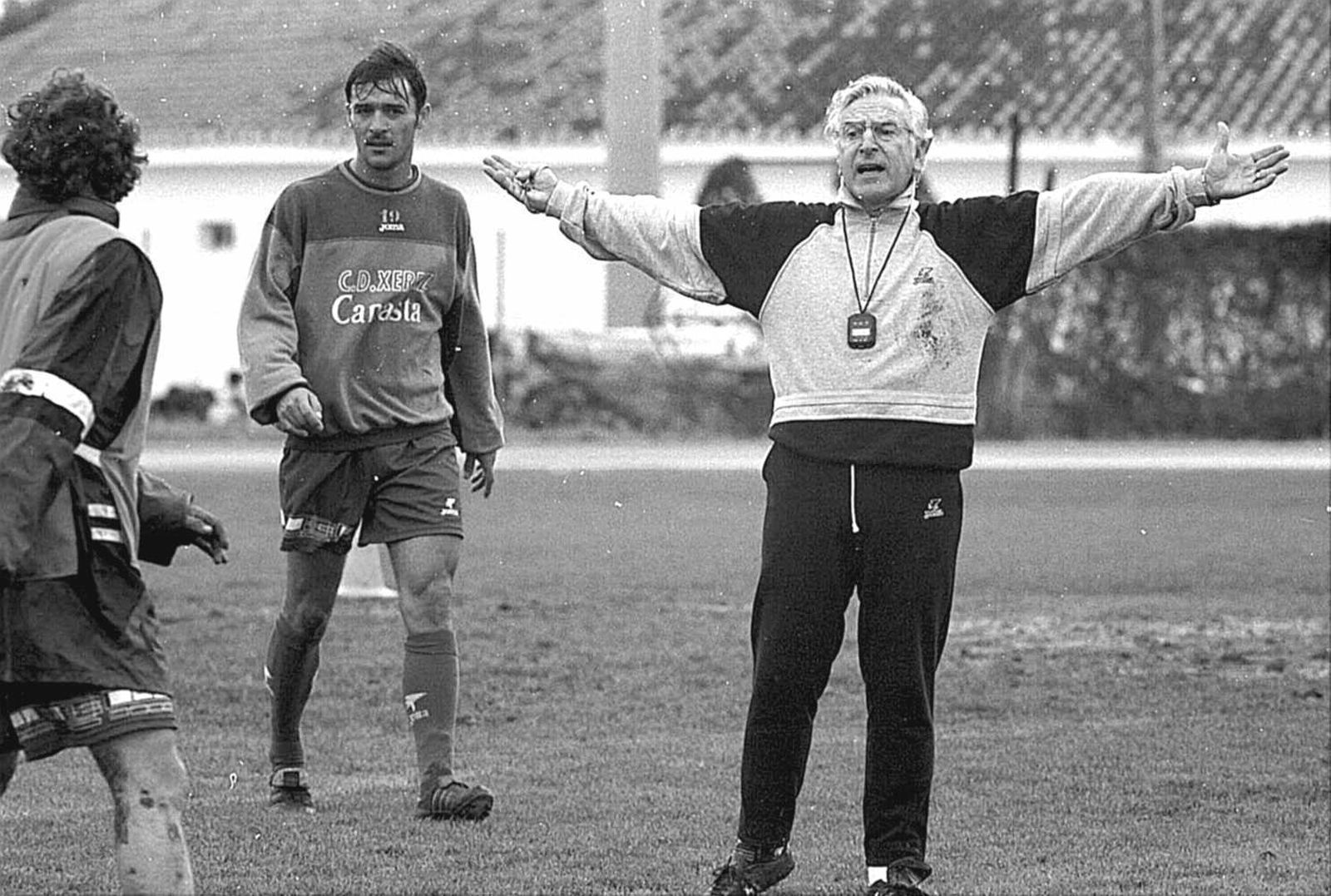 Mesones, en un entrenamiento en el Anexo junto a Cakic y Torres.