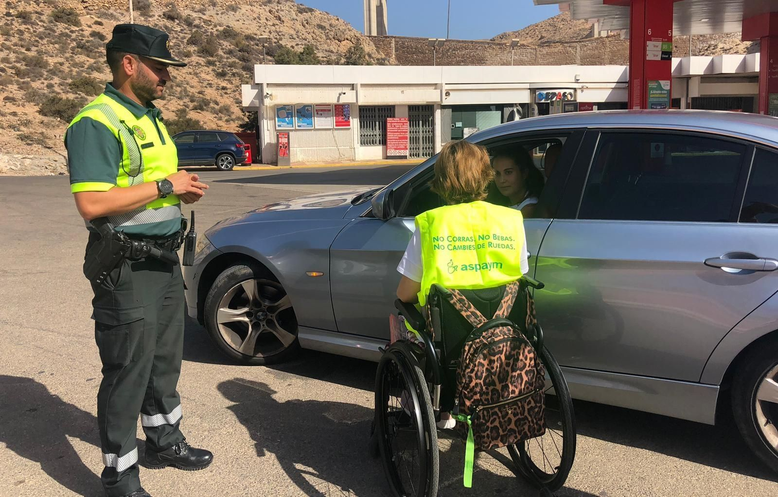 Una de las campañas anteriores a pie de carretera para concienciar a los conductores Una de las campañas anteriores a pie de carretera para concienciar a los conductores