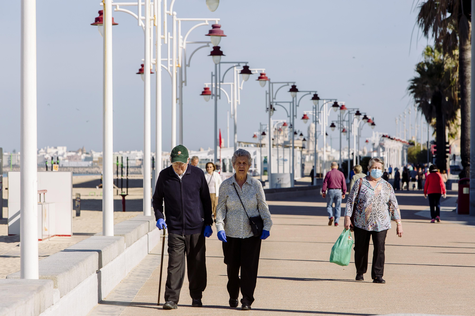 A partir de las diez de la mañana fué el turno de los mayores de 70 años para poder pasear