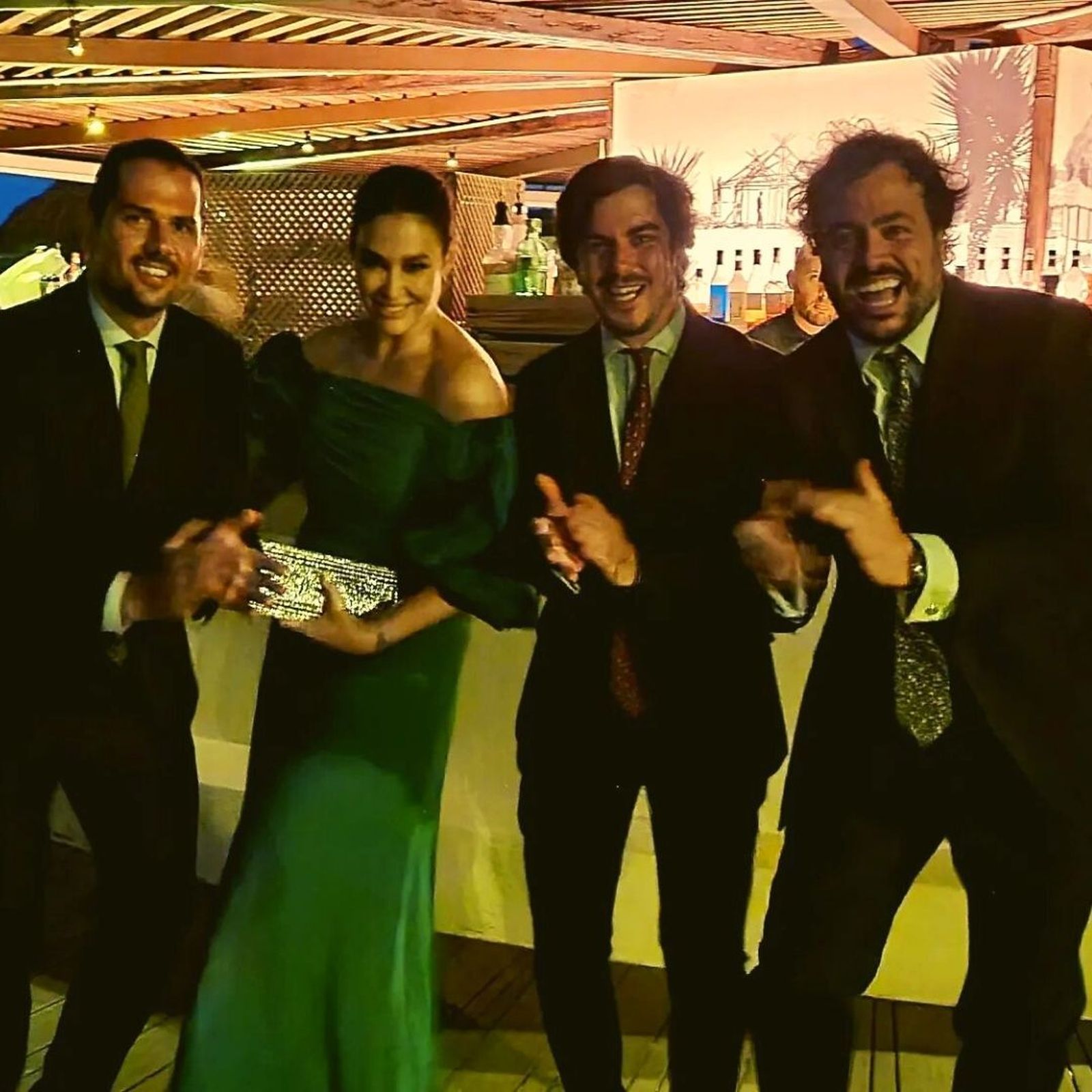 Vicky Martín Berrocal se arrancó a cantar junto al grupo cordobés Cosita Wena