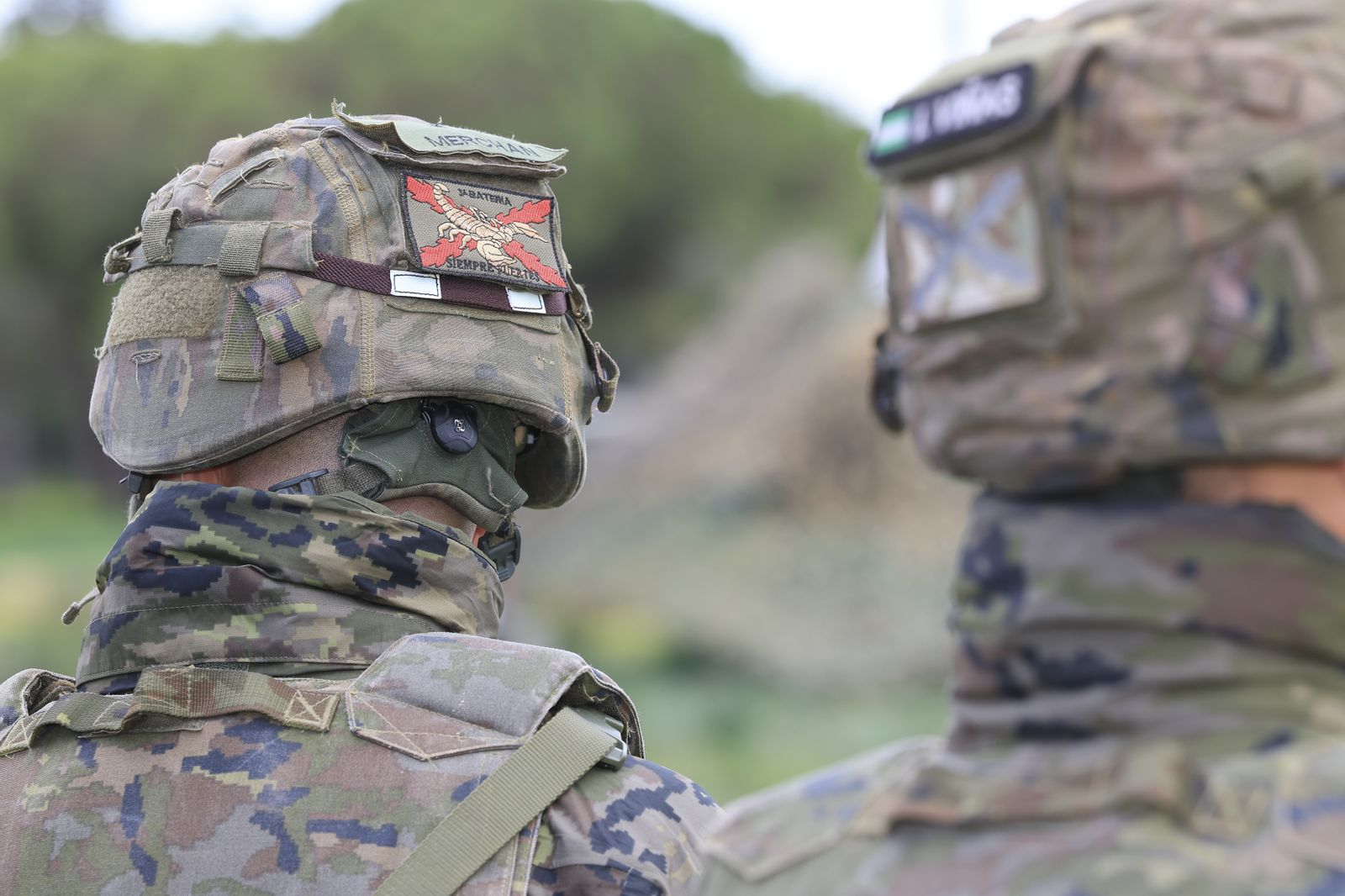 La ministra de Defensa, en el acuartelamiento de Camposoto de San Fernando