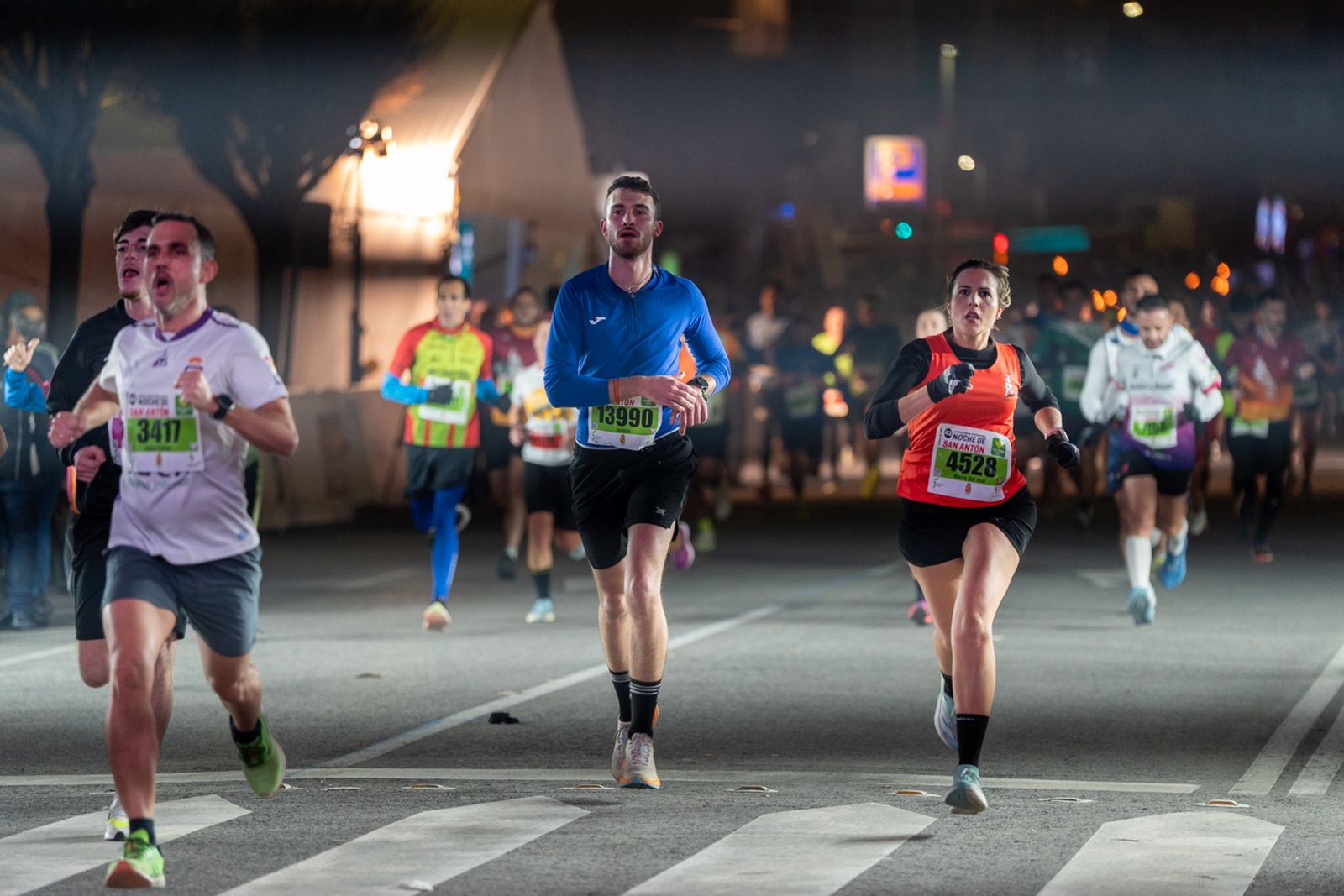 En imágenes: búscate en tu llegada a meta de la Carrera de San Antón 2026 (6)