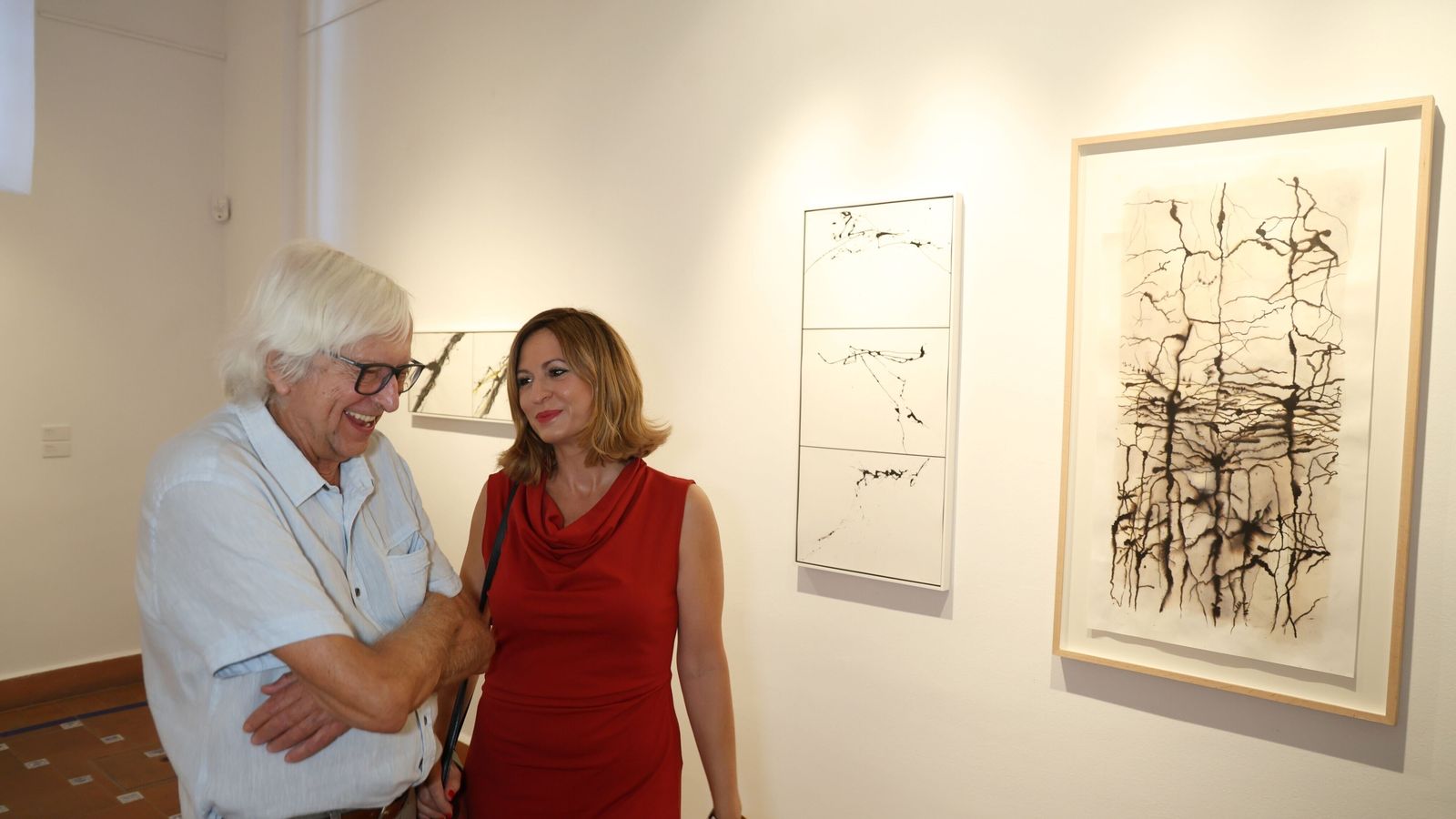Aixa Portero y Enrique Brinkmann, este jueves, en la inauguración de la muestra en el Ateneo de Málaga