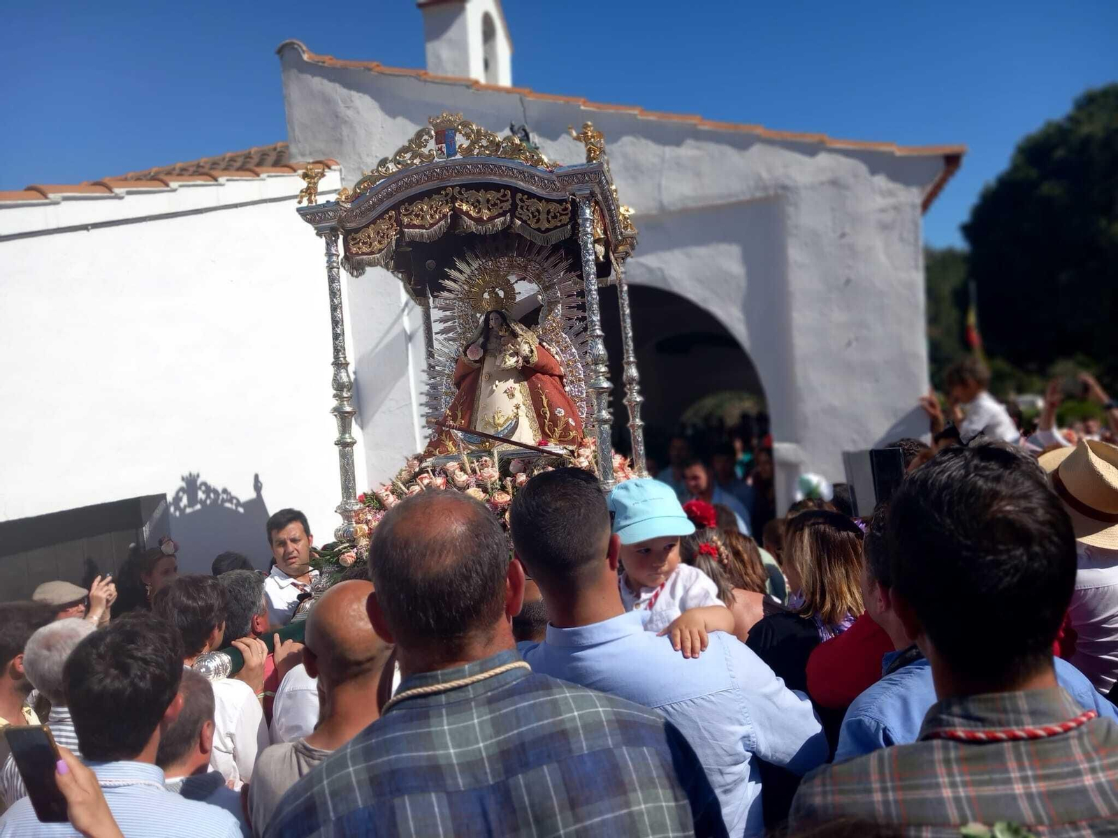 La Romería de Nuestra Señora de la Coronada en Calañas, en imágenes