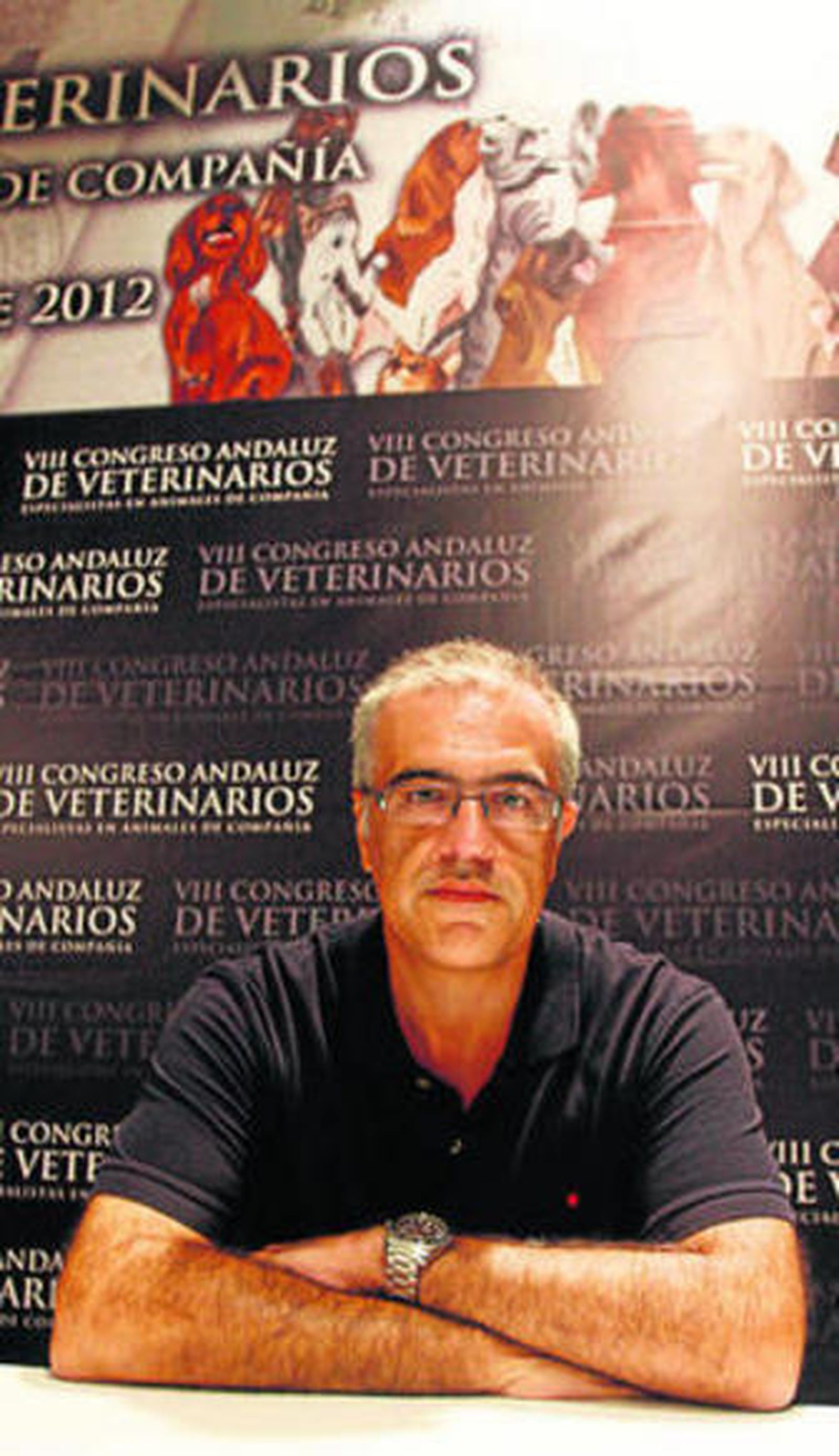 El presidente de los veterinarios andaluces, ayer en el Palacio de Congresos.