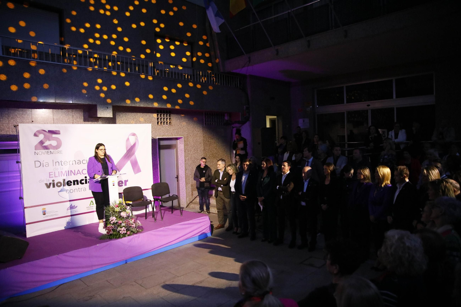 Manifestación por el 25 N en Roquetas de Mar