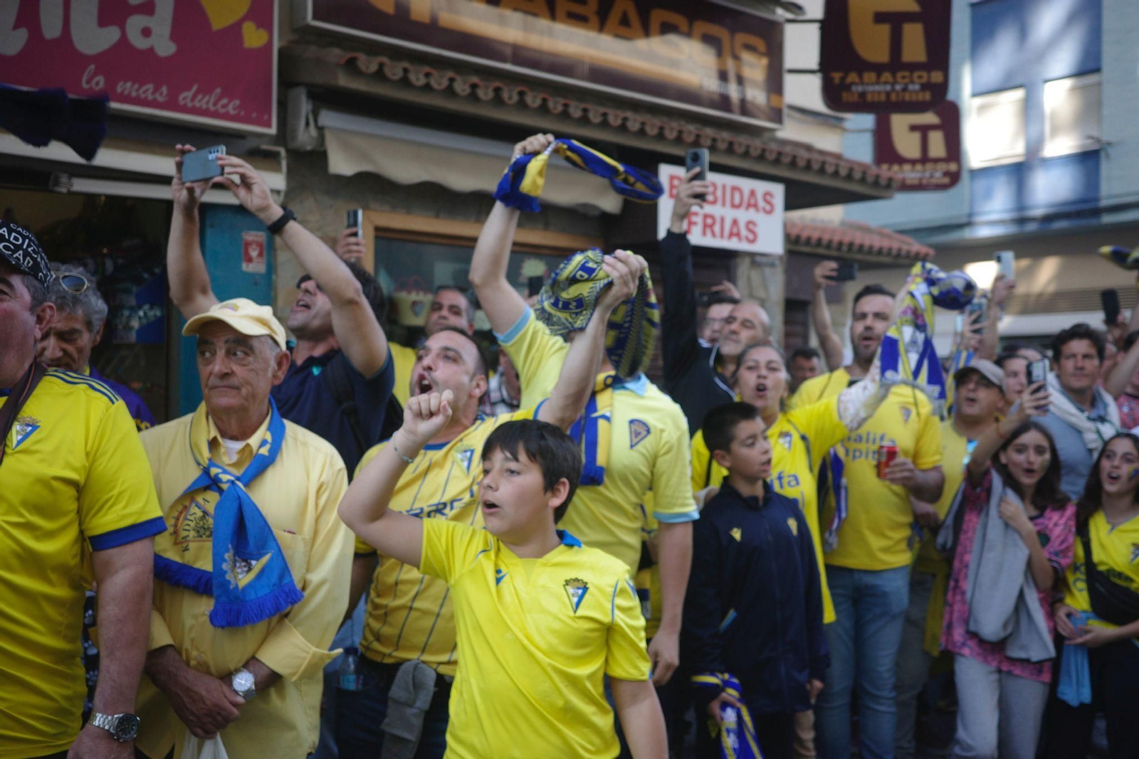 Espectacular recibimiento al Cádiz antes del partido contra el Real Madrid