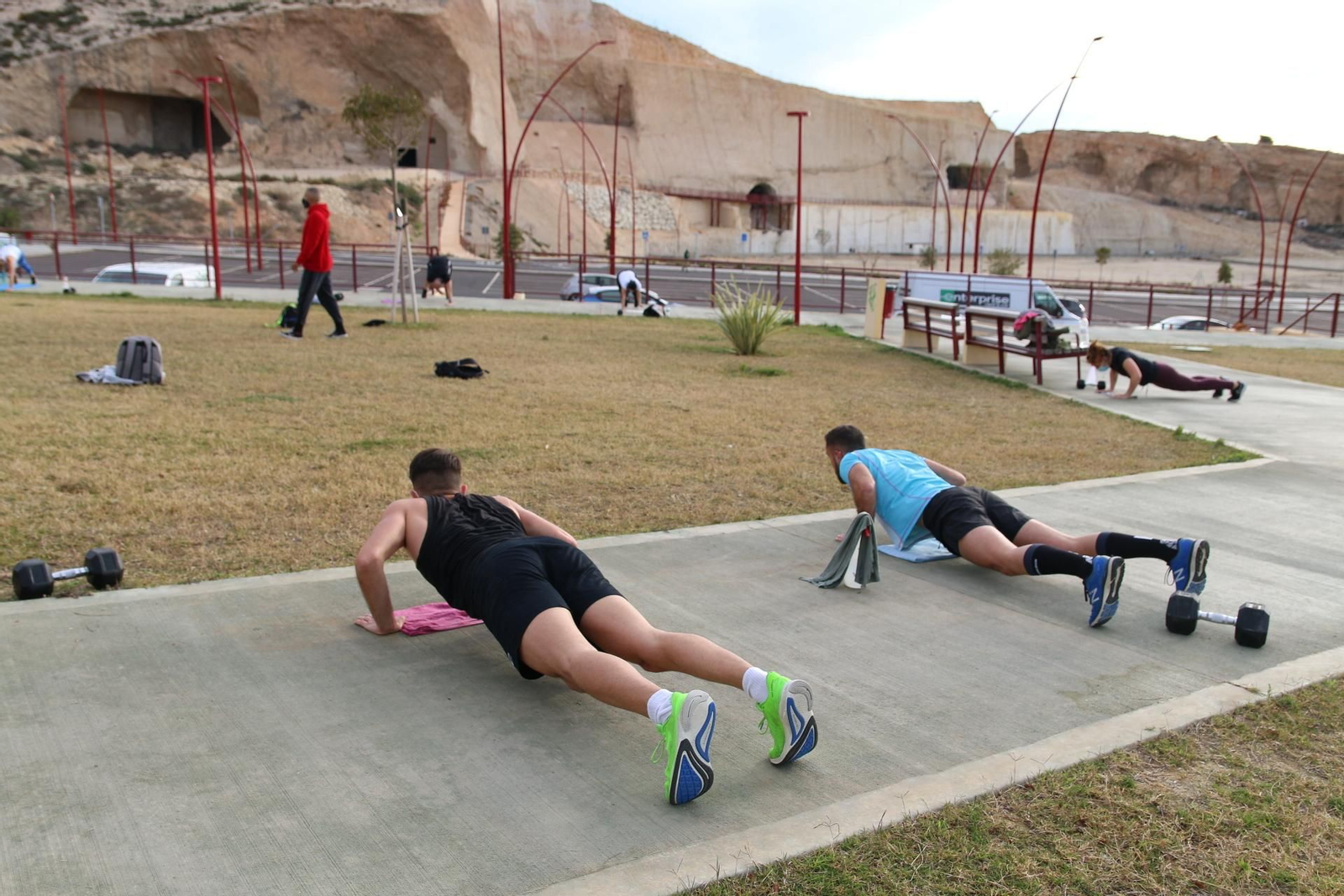 Fotogalería de los gimnasios urbanos en los parques de Almería.