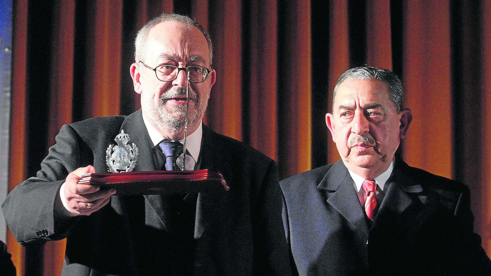 Luis Soler, con la Palma de Plata de Algeciras de 2009.