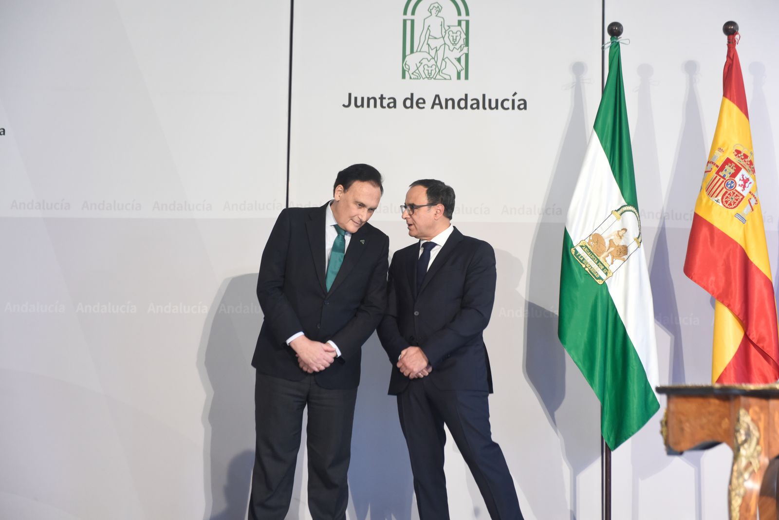 El rector de la Universidad de Almería, José Joaquín Céspedes, ha tomado posesión de su cargo