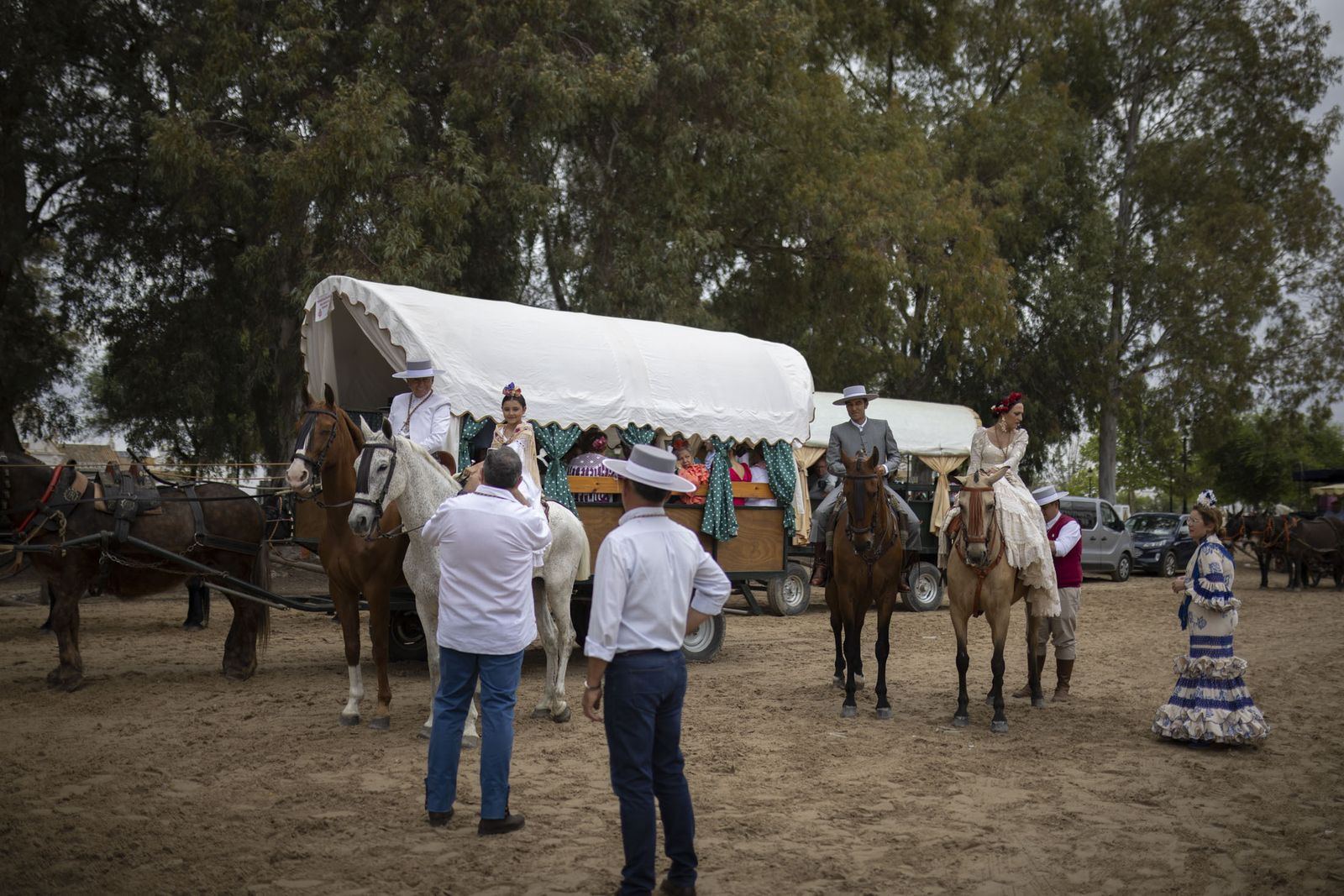 El Rocío 2023: Imágenes de ambiente en la aldea durante la presentación de las Hermandades