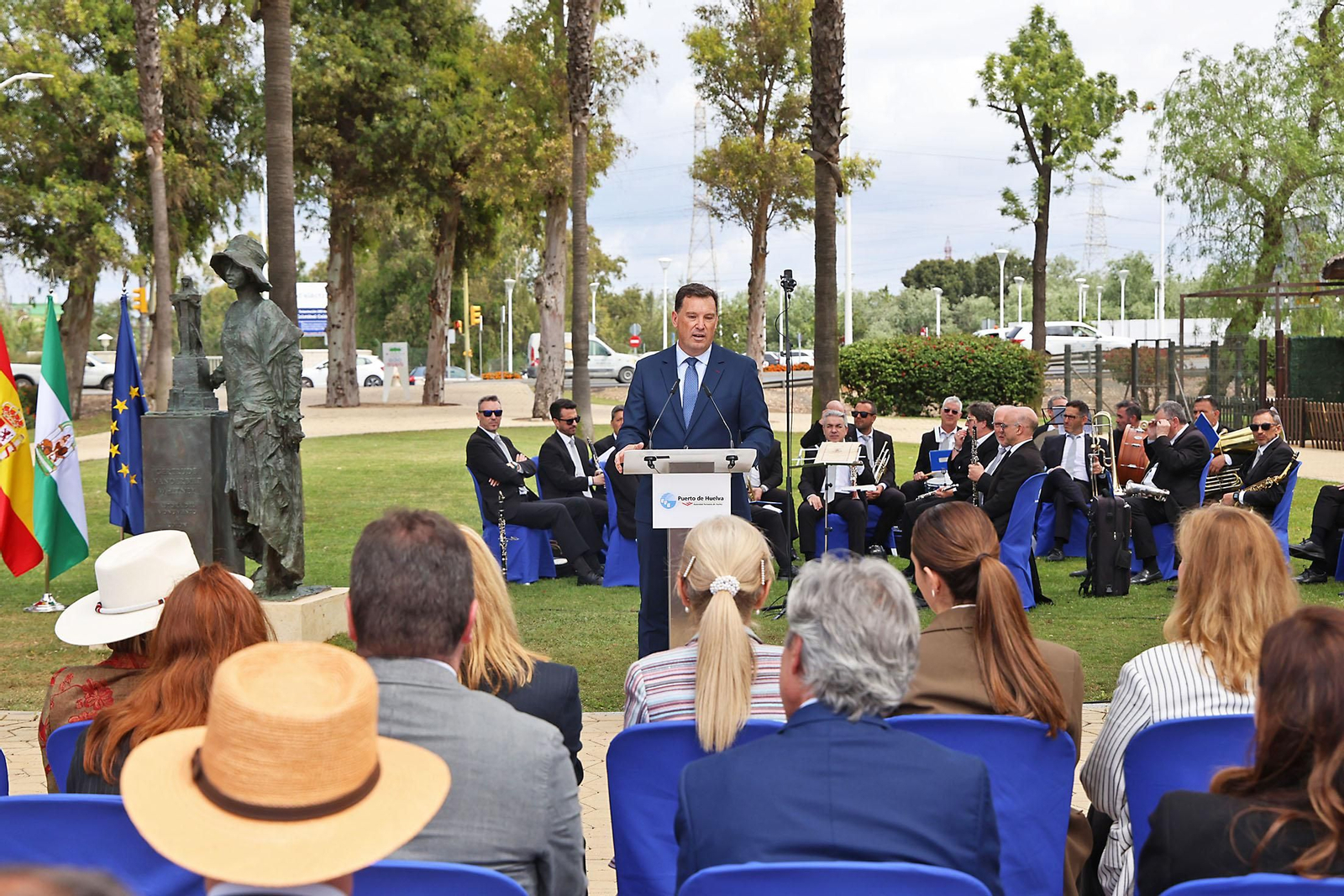 Las imágenes de la inauguración de la escultura a Miss Whitney