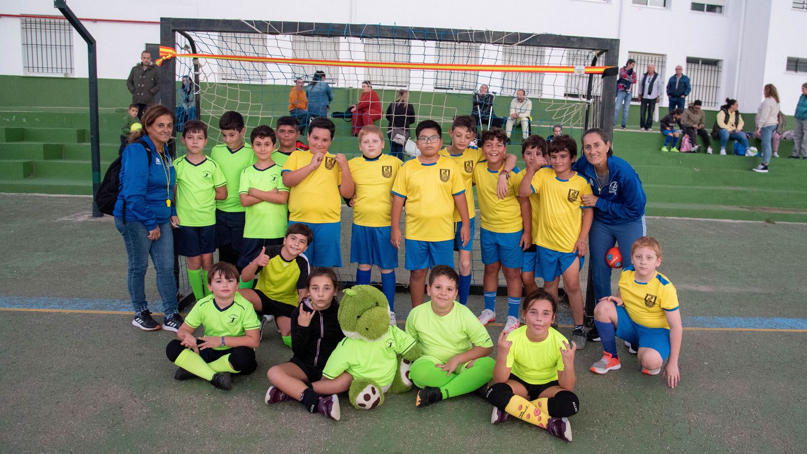 La fotos de los Juegos Municipales de Balonmano en el colegio Los Pinos