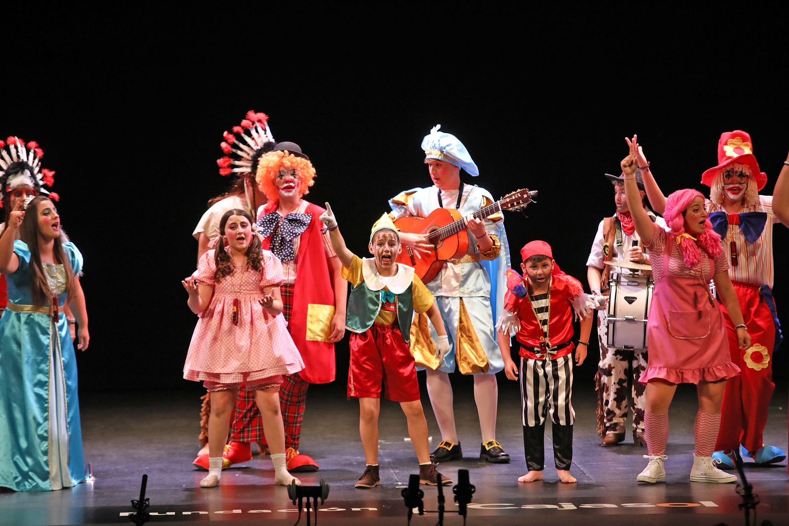 Comparsa infantil (primer premio) 'Con el paso del tiempo'