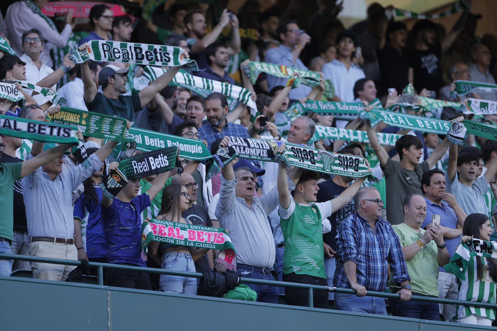 Búscate en las fotos del Betis-Rayo