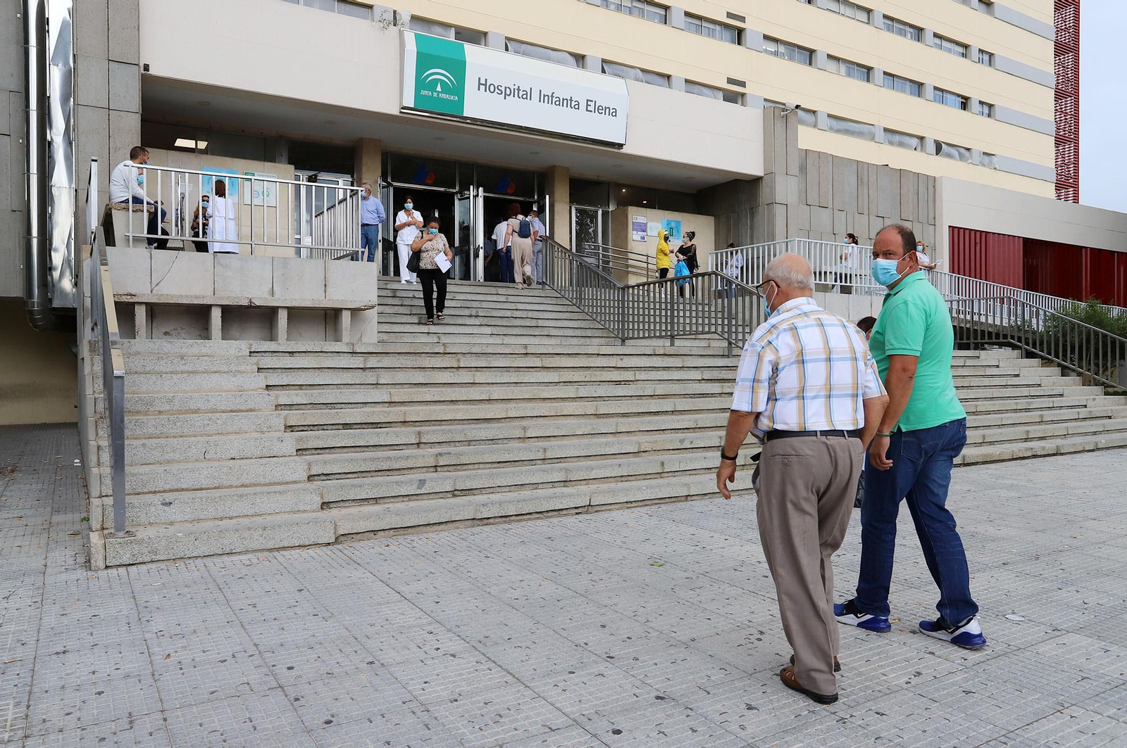 Inmediaciones del Hospital Infanta Elena.