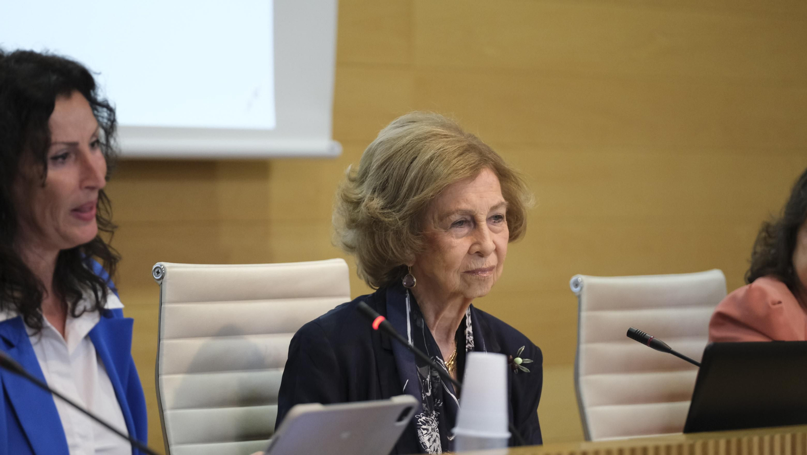 La Reina Sofía inaugura el I Congreso Internacional sobre ELA, en imágenes