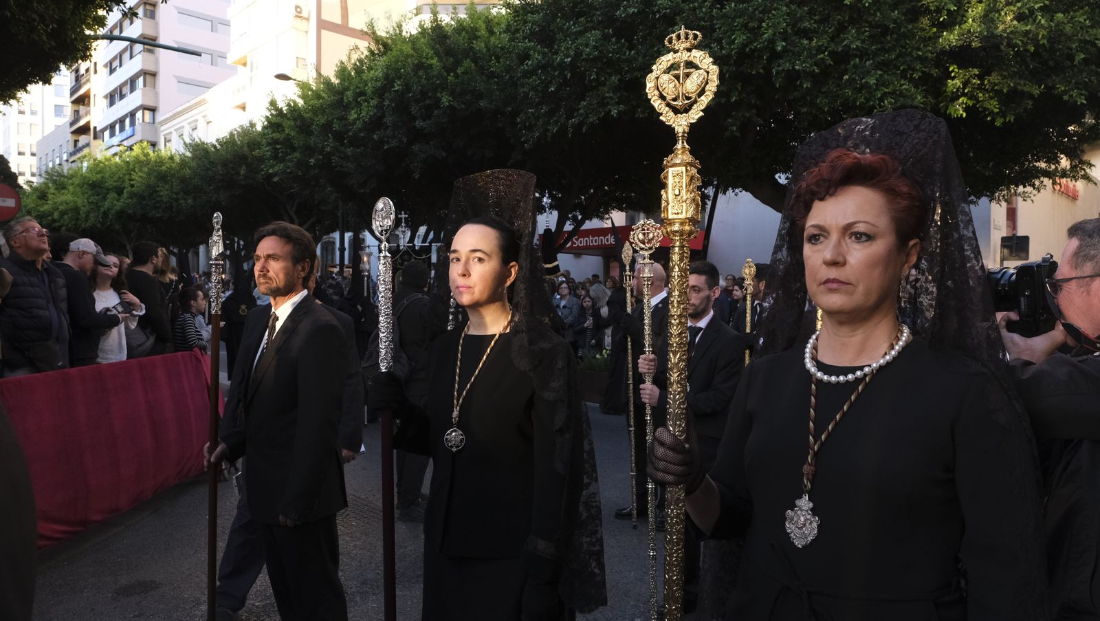 Procesión del Santo Entierro en Almería, en imágenes