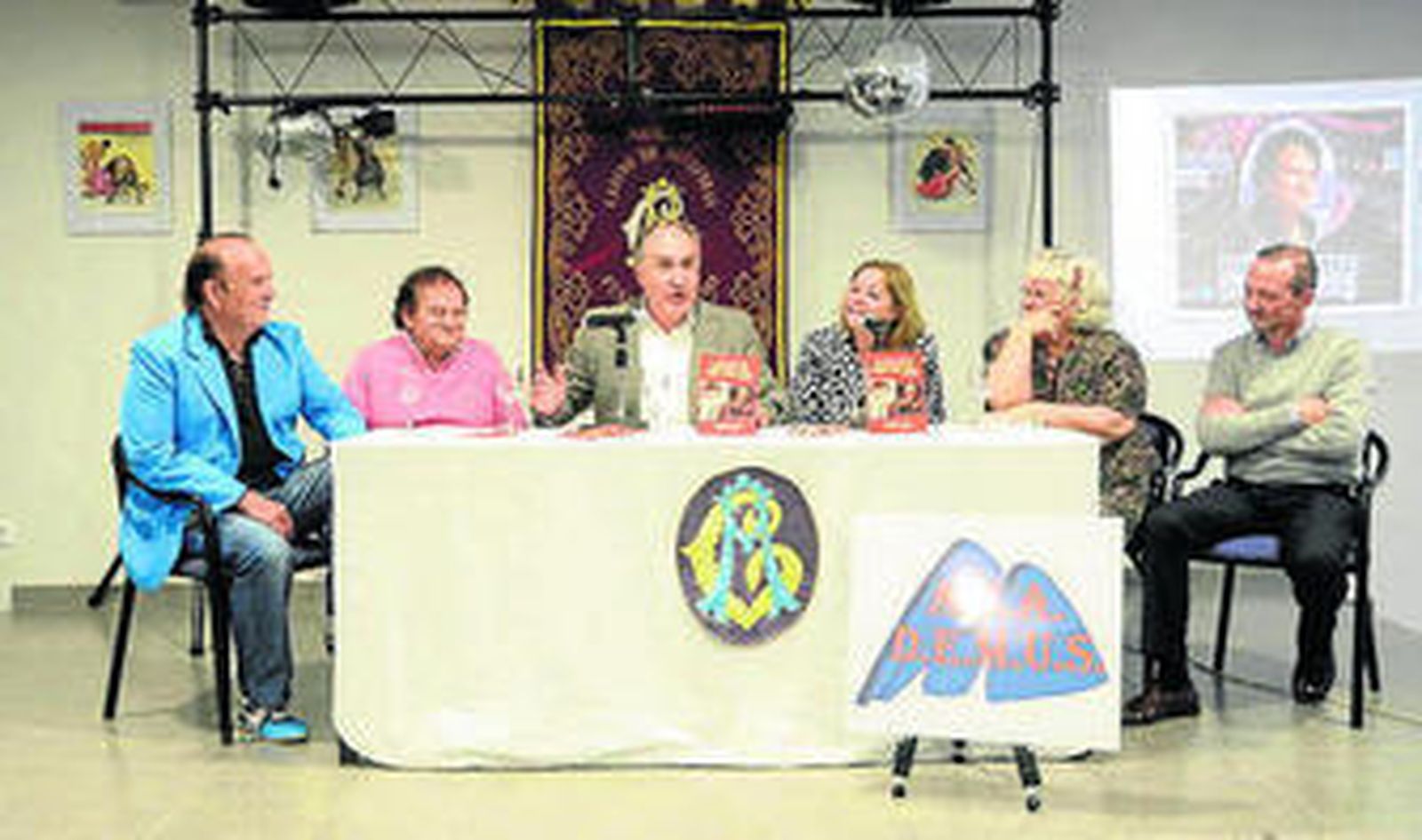 Imagen de la presentación de la biografía, ayer en el Casino.