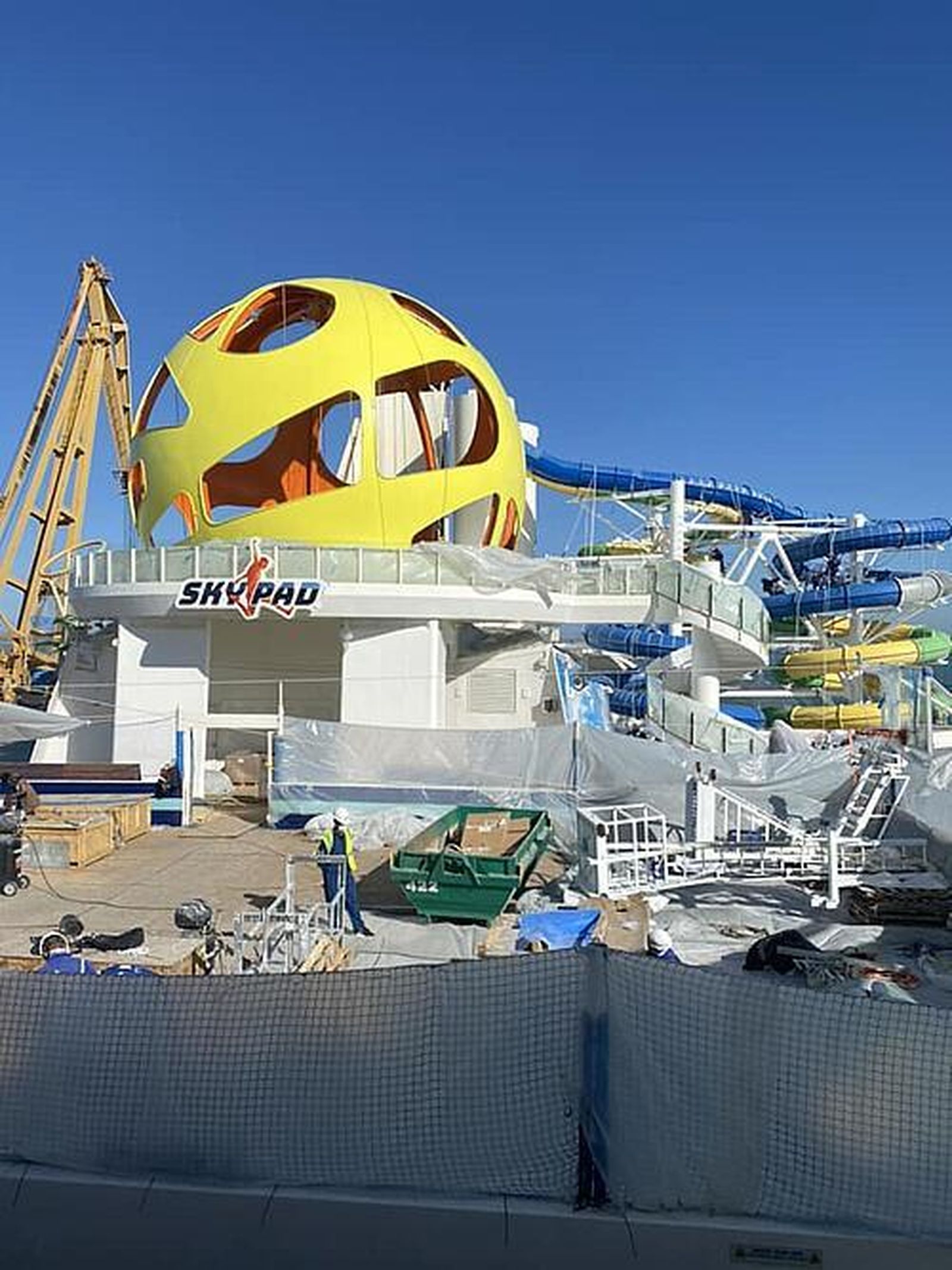 Imágenes del crucero Mariner of the Seas, durante su reparación en Navantia-Cádiz