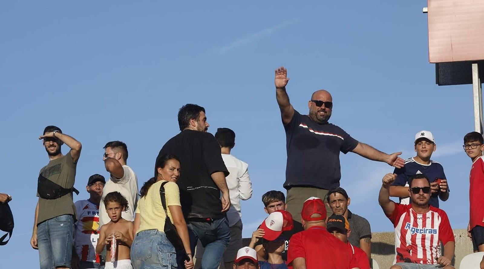 Búscate entre los aficionados del Algeciras CF - Sevilla Atlético en el Nuevo Mirador