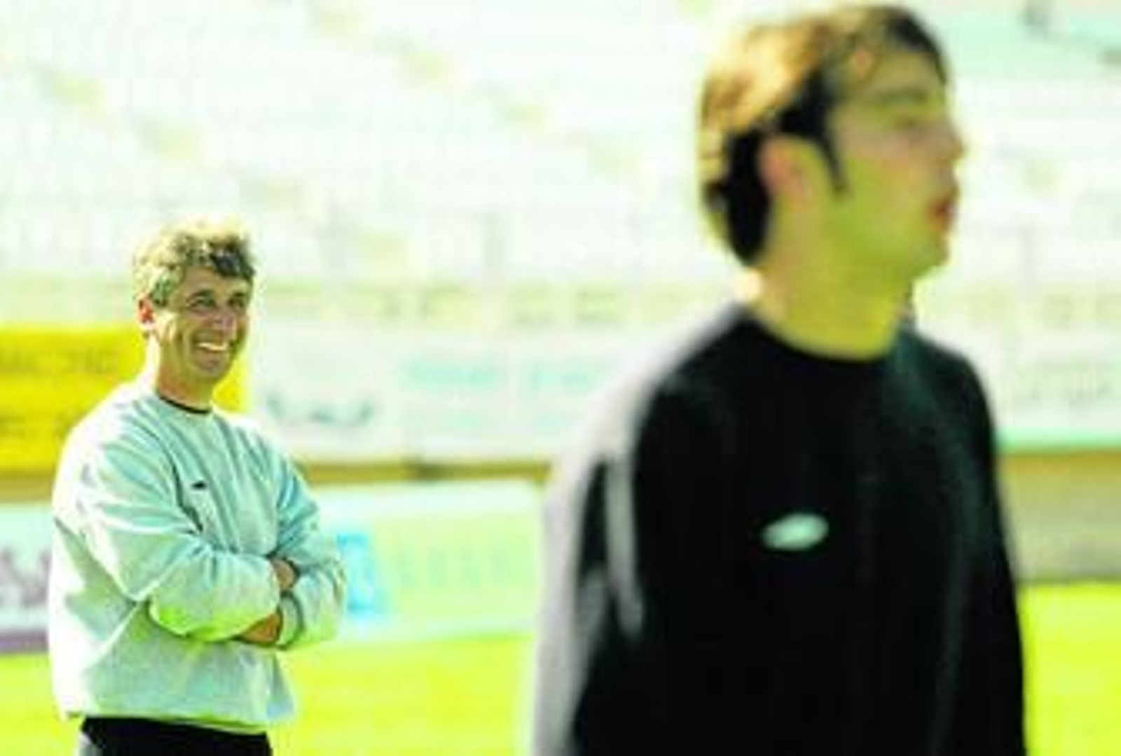 Jordi Vinyals sonríe durante un entrenamiento en el Nuevo Mirador, con Fran Amado en primer término.