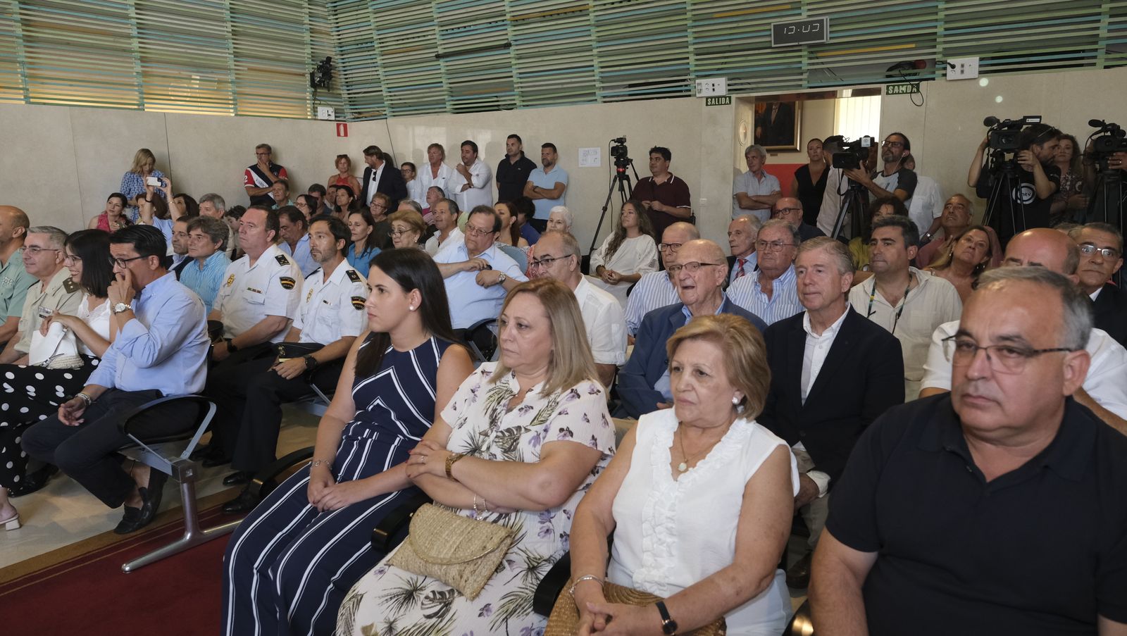 Imágenes de la entrega del Capote de Paseo a Jorge Martínez