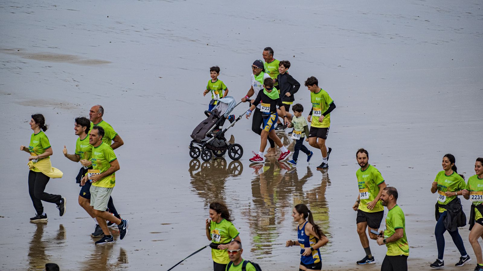Búscate entre las fotos de la X carrera Cádiz en marcha contra el cáncer