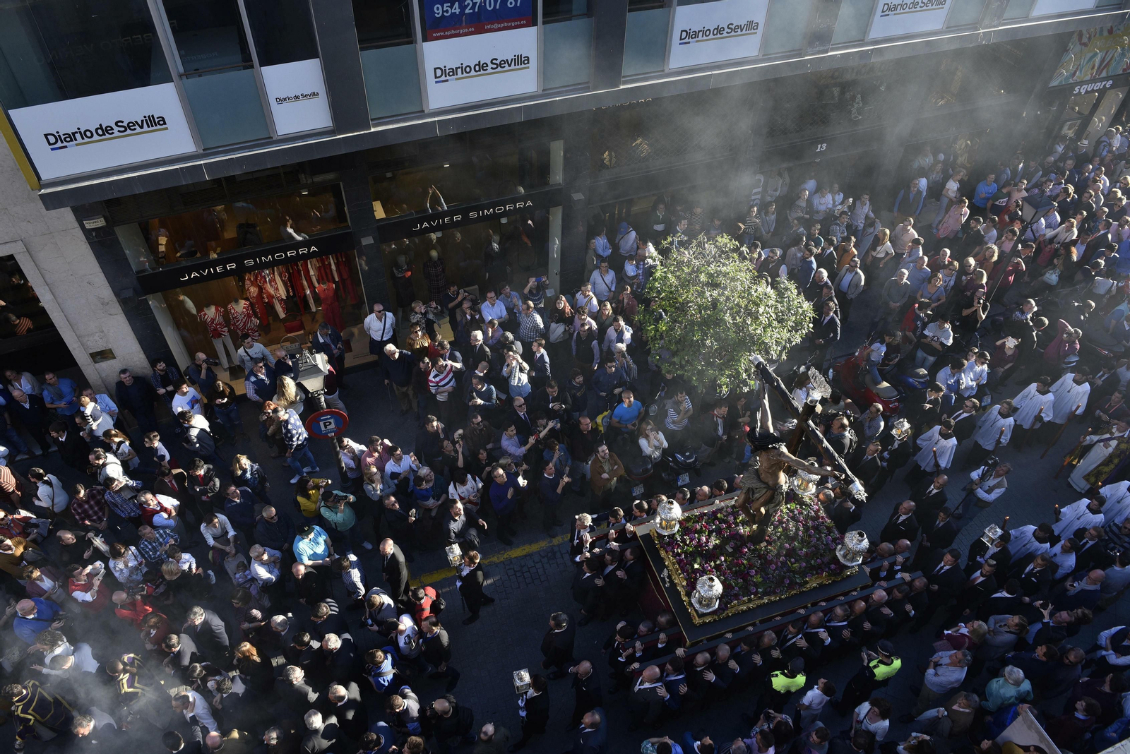 El Vía Crucis de las Cofradías 2019, en imágenes